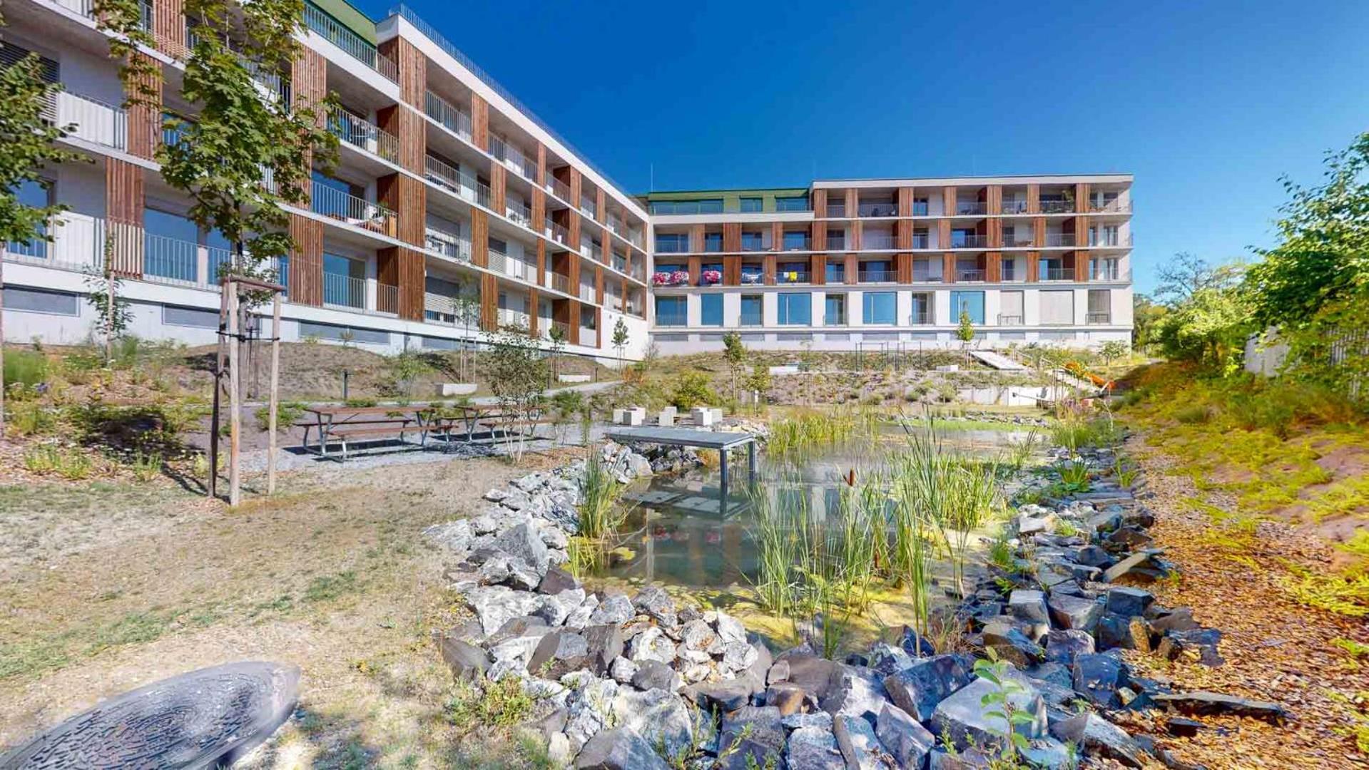 HURBAN CITY PARK apartment & private indoor parking & self check-in