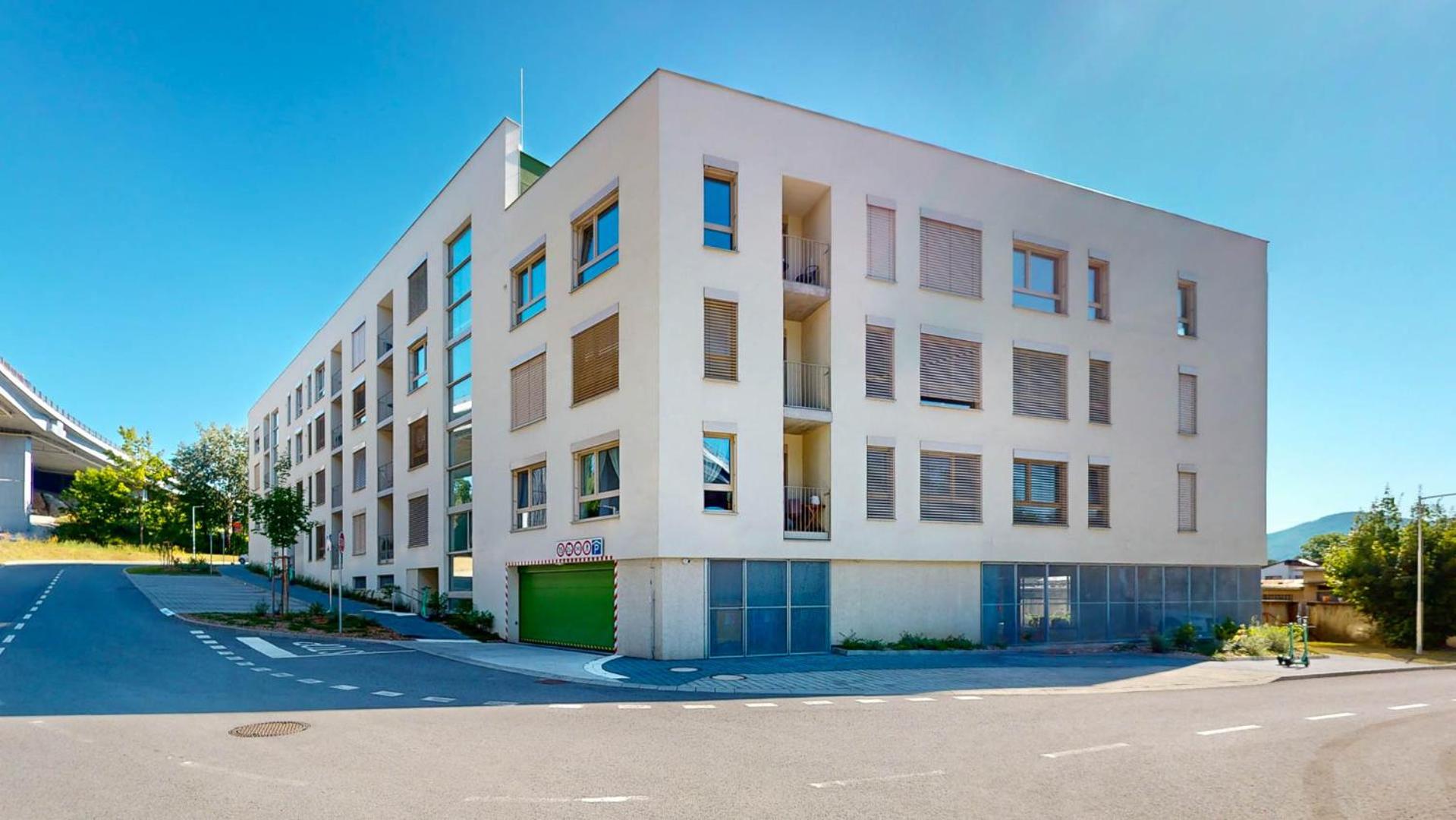 HURBAN CITY PARK apartment & private indoor parking & self check-in
