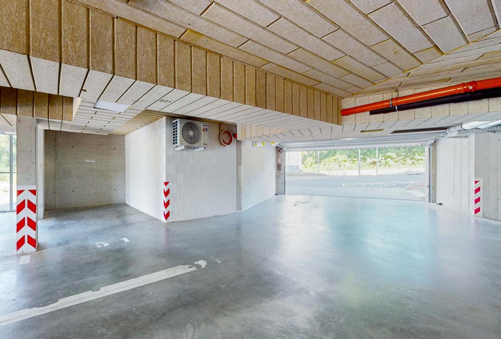HURBAN CITY PARK apartment & private indoor parking & self check-in