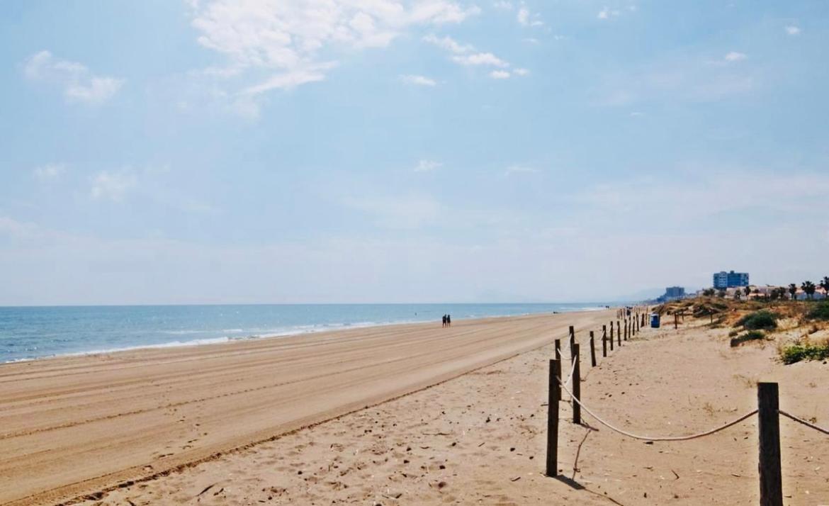 Marina Gaviota Beach