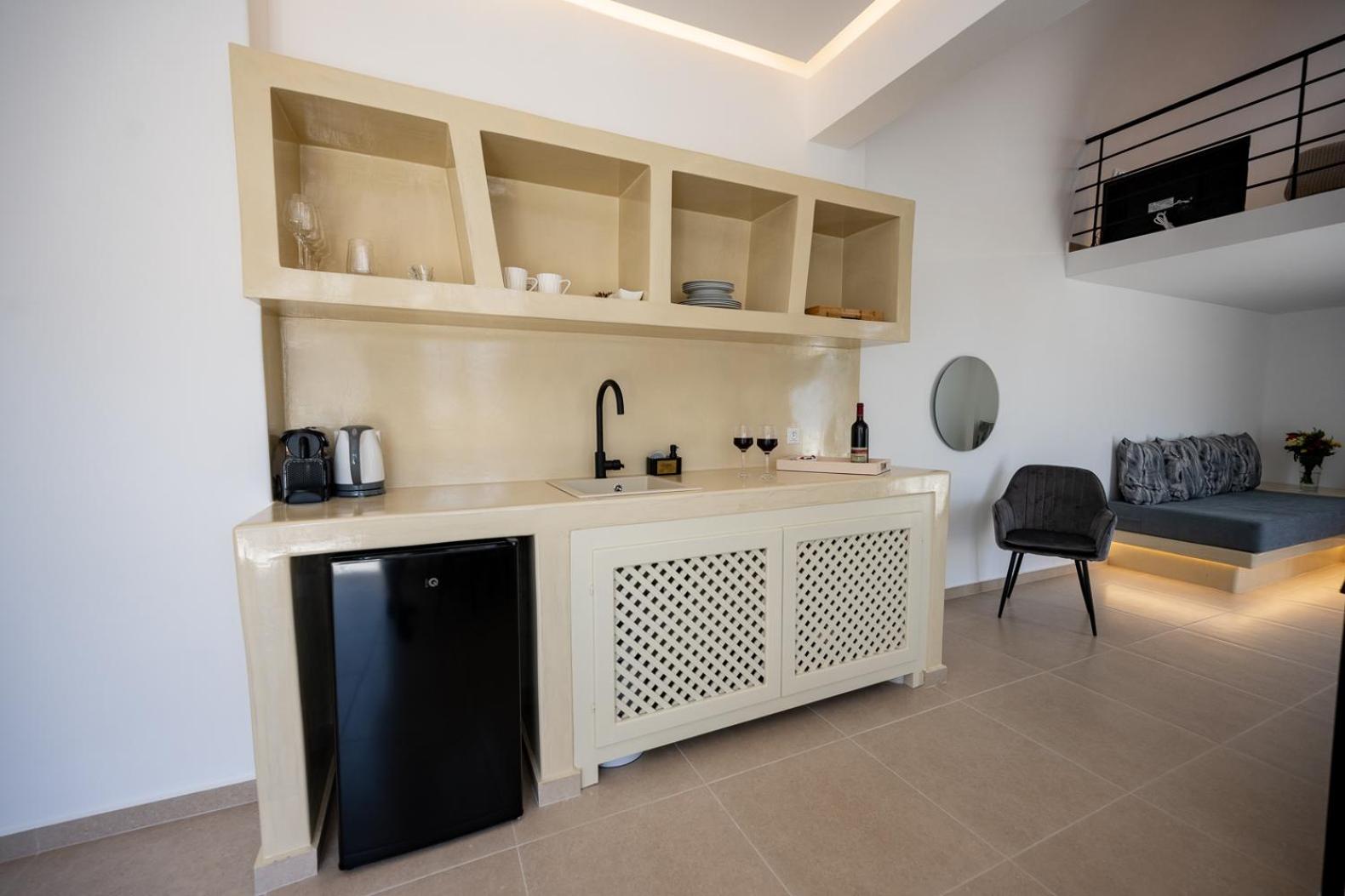 Theophrasti Suites