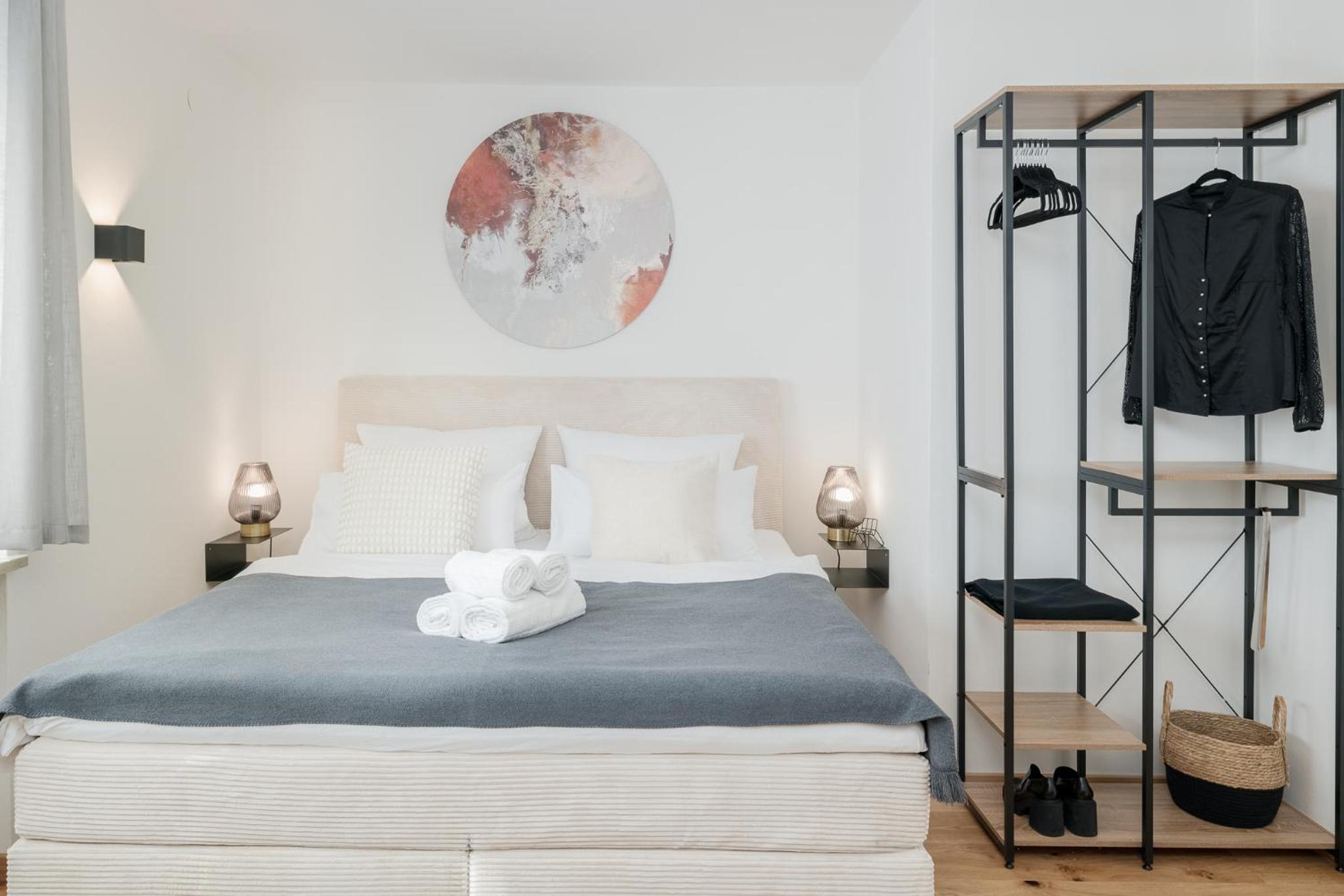 FENJOY Design Studio Apartment