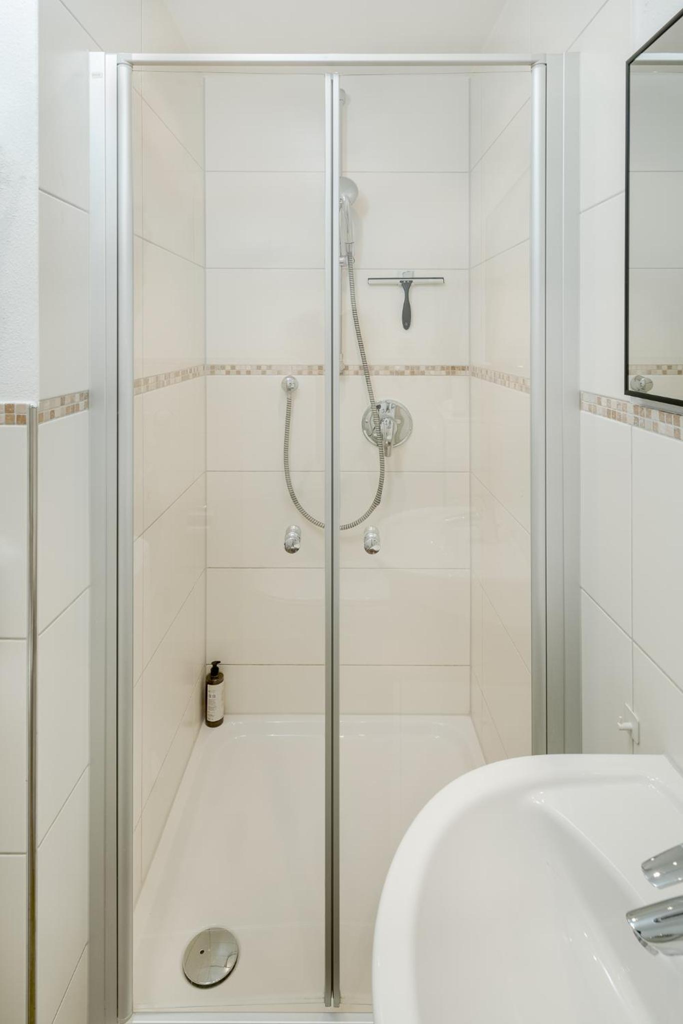 FENJOY Design Studio Apartment