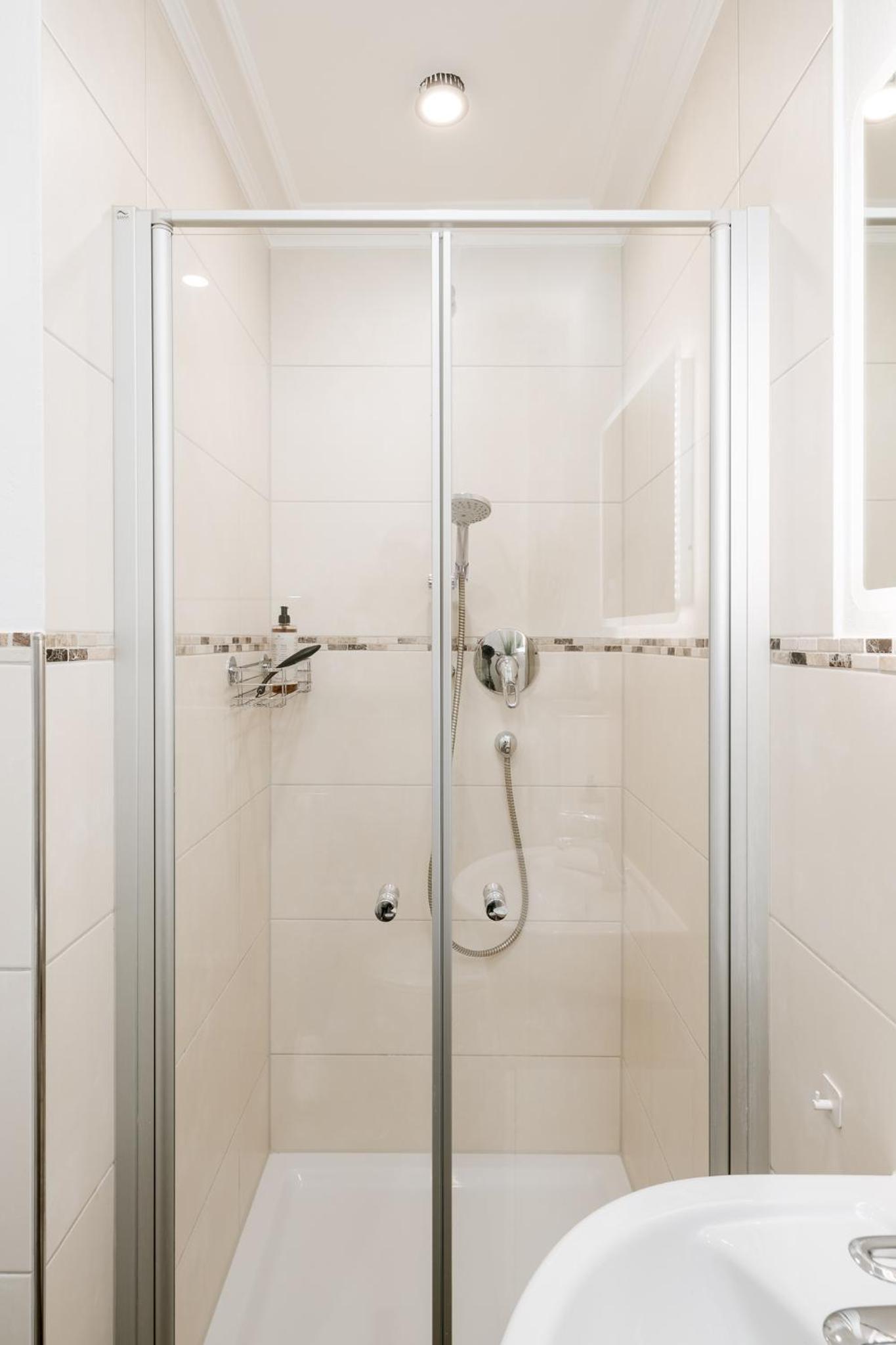 FENJOY Design Studio Apartment