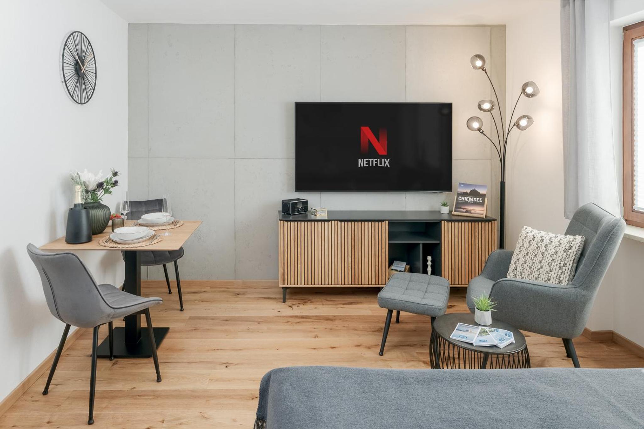 FENJOY Design Studio Apartment