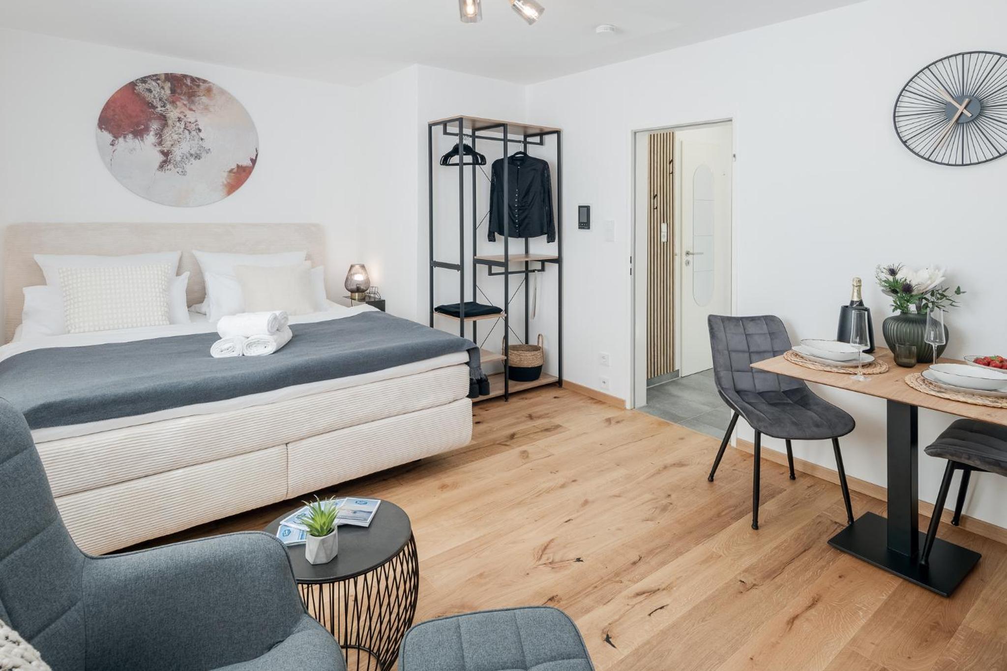 FENJOY Design Studio Apartment
