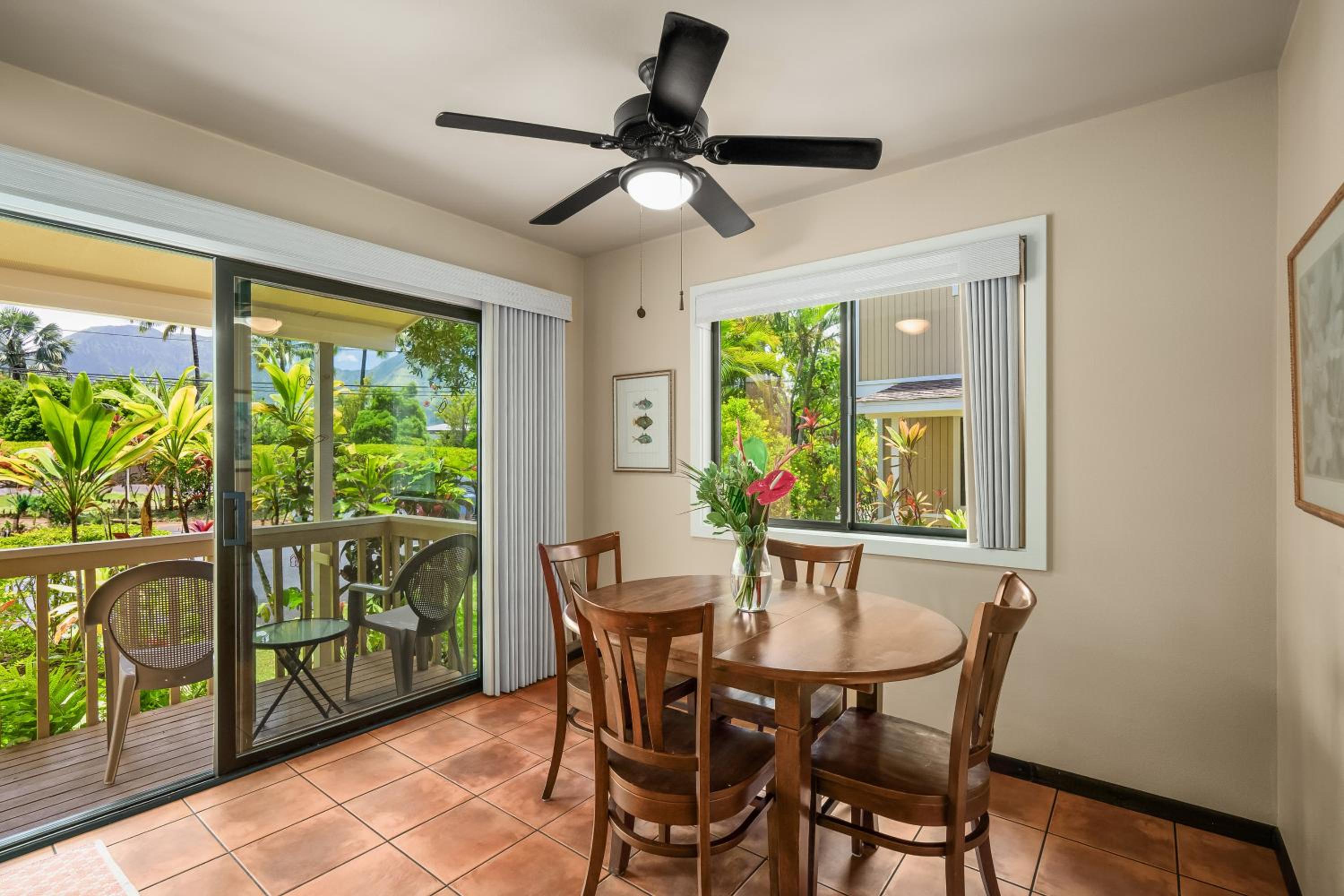 (HH9B) Classic Hawaiian Hale Honu 2br 2ba view 2