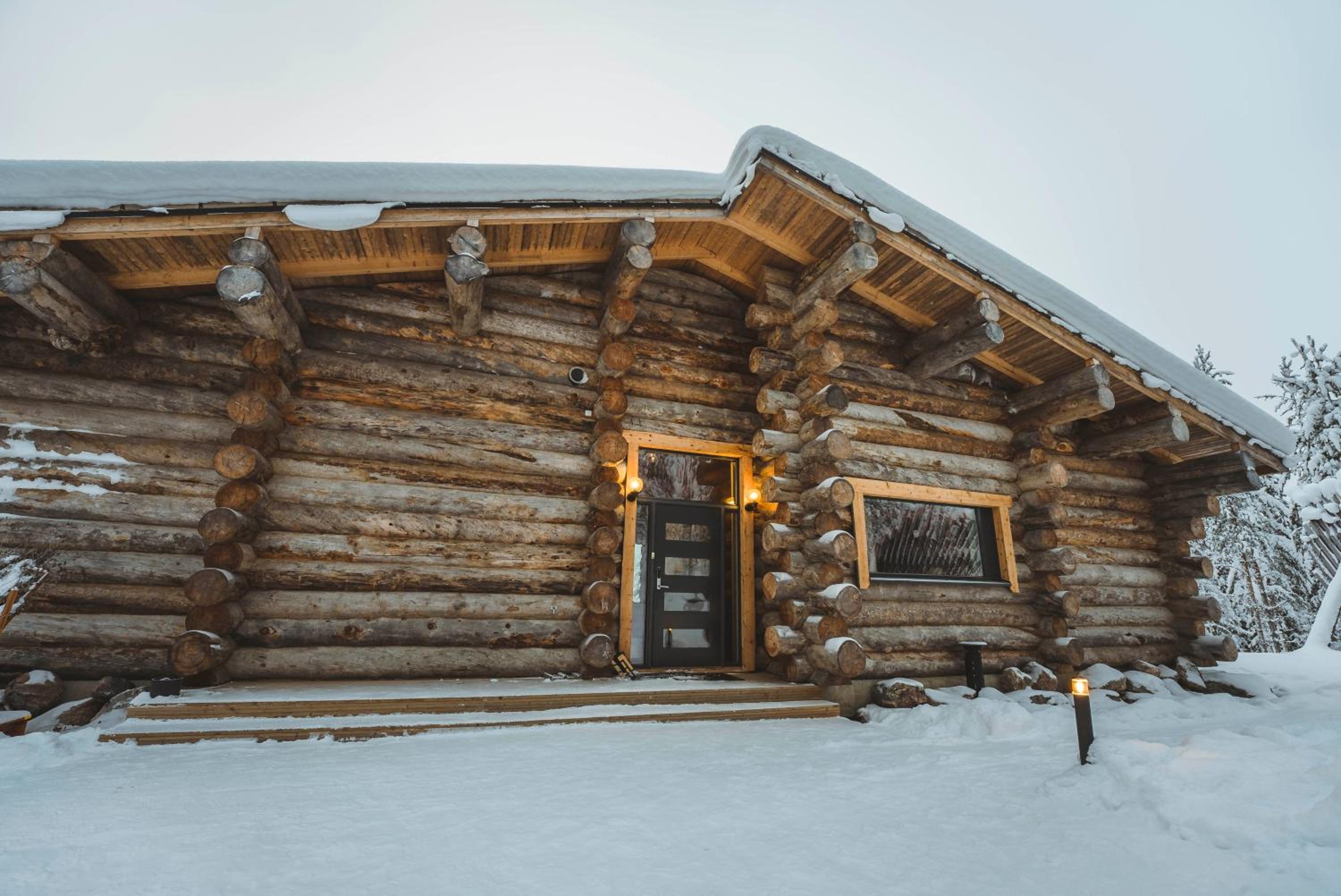 Luxury Log Villa by Invisible Forest Lodge