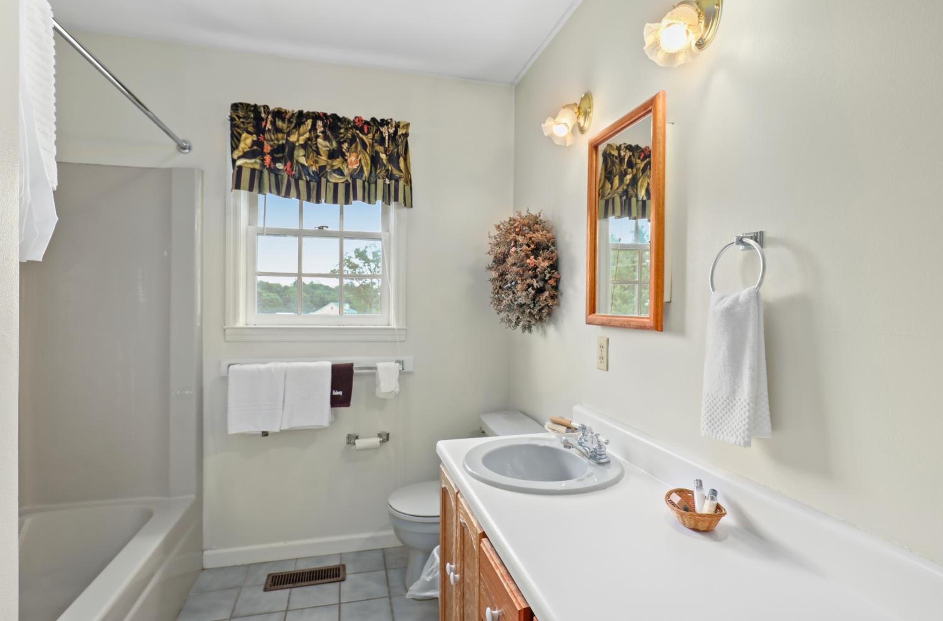 Cave City Vacations - Four Seasons Country Inn - Property Image 4