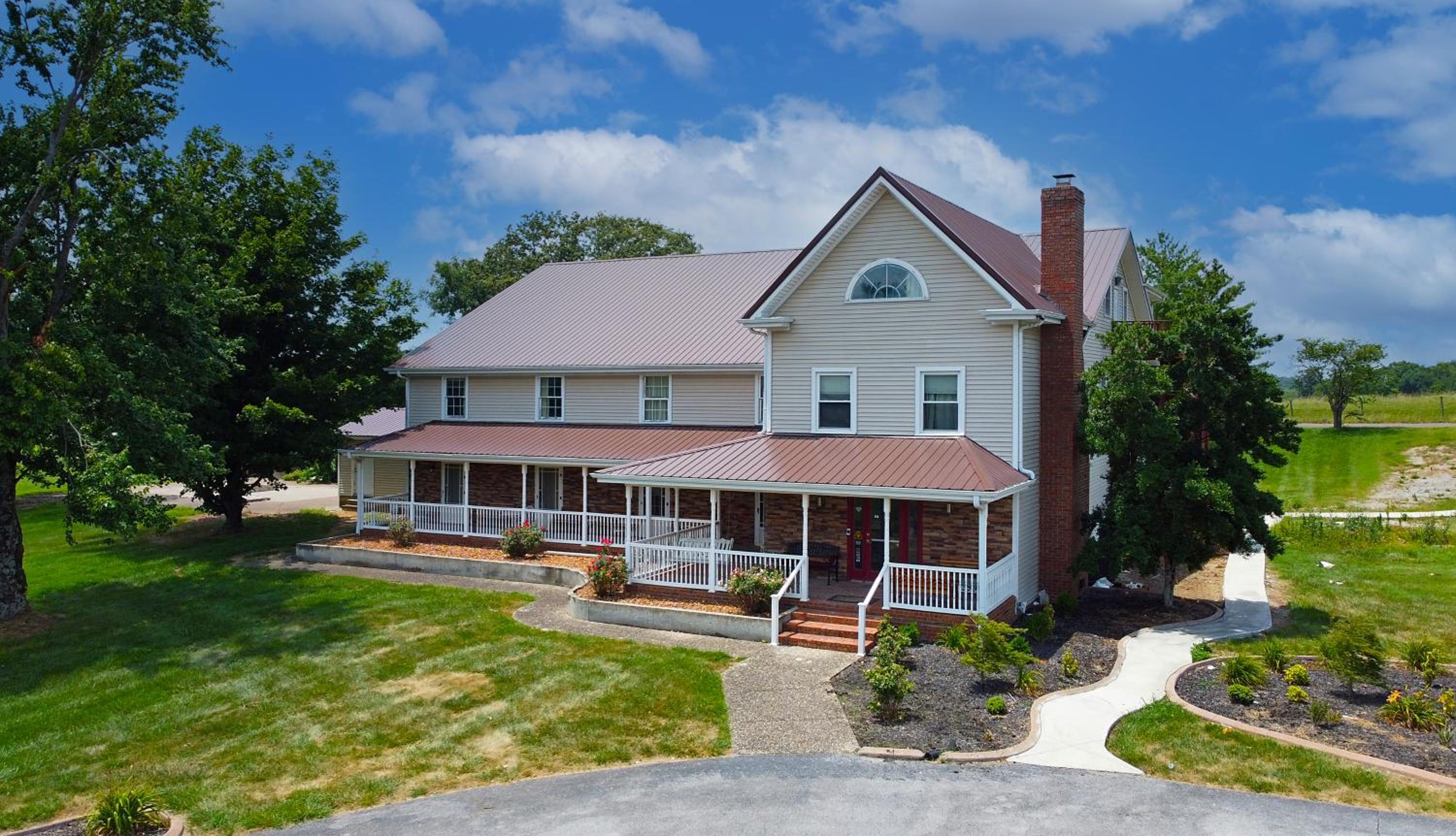 Four Seasons Country Inn - Property Image 4