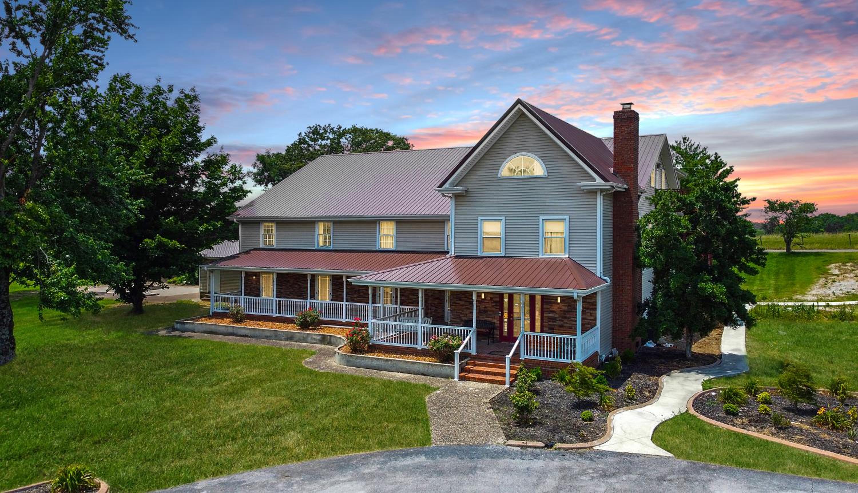 Cave City Vacations - Four Seasons Country Inn - Property Image 1