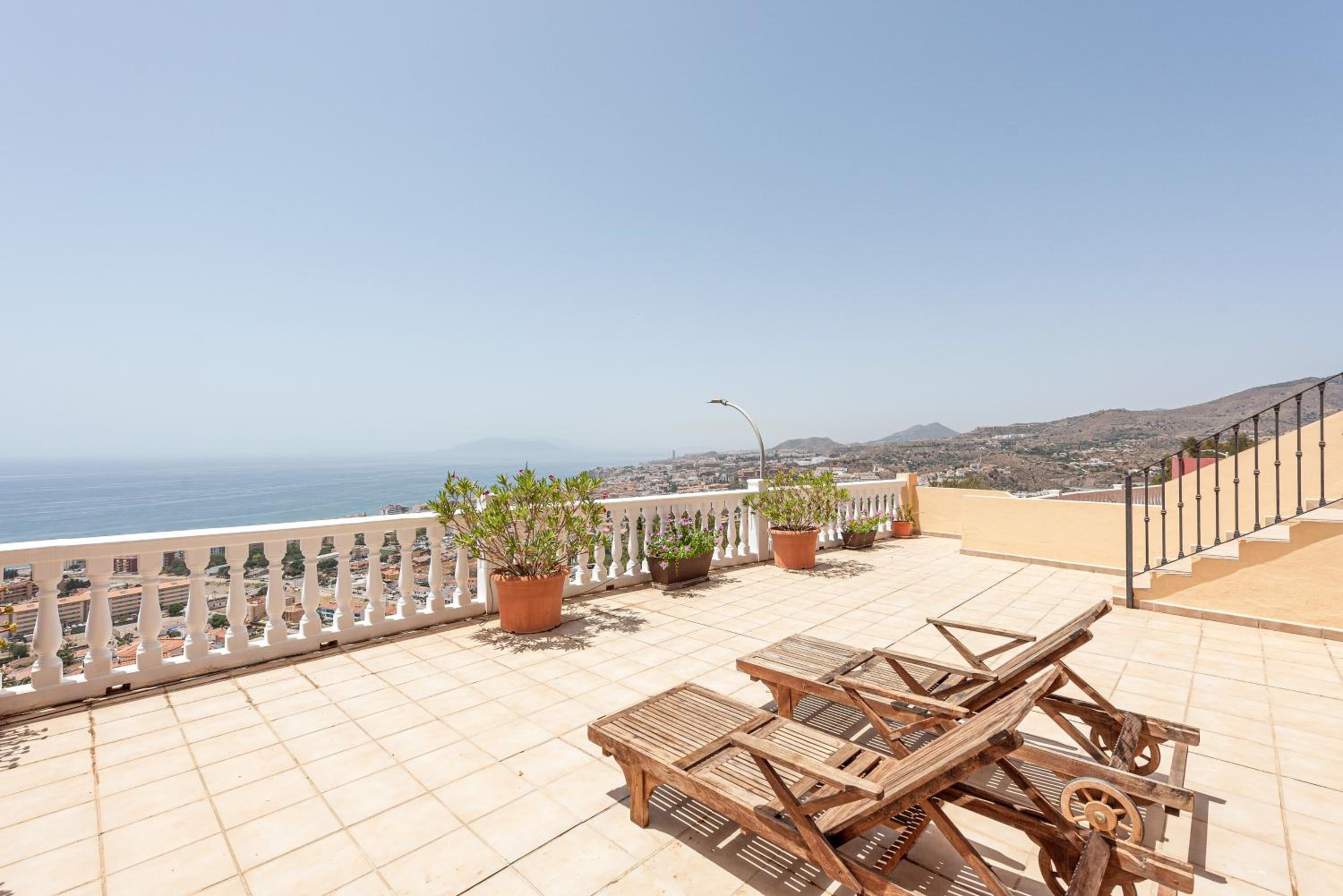 Casa Familiar con Piscina Frente al Mar view 3