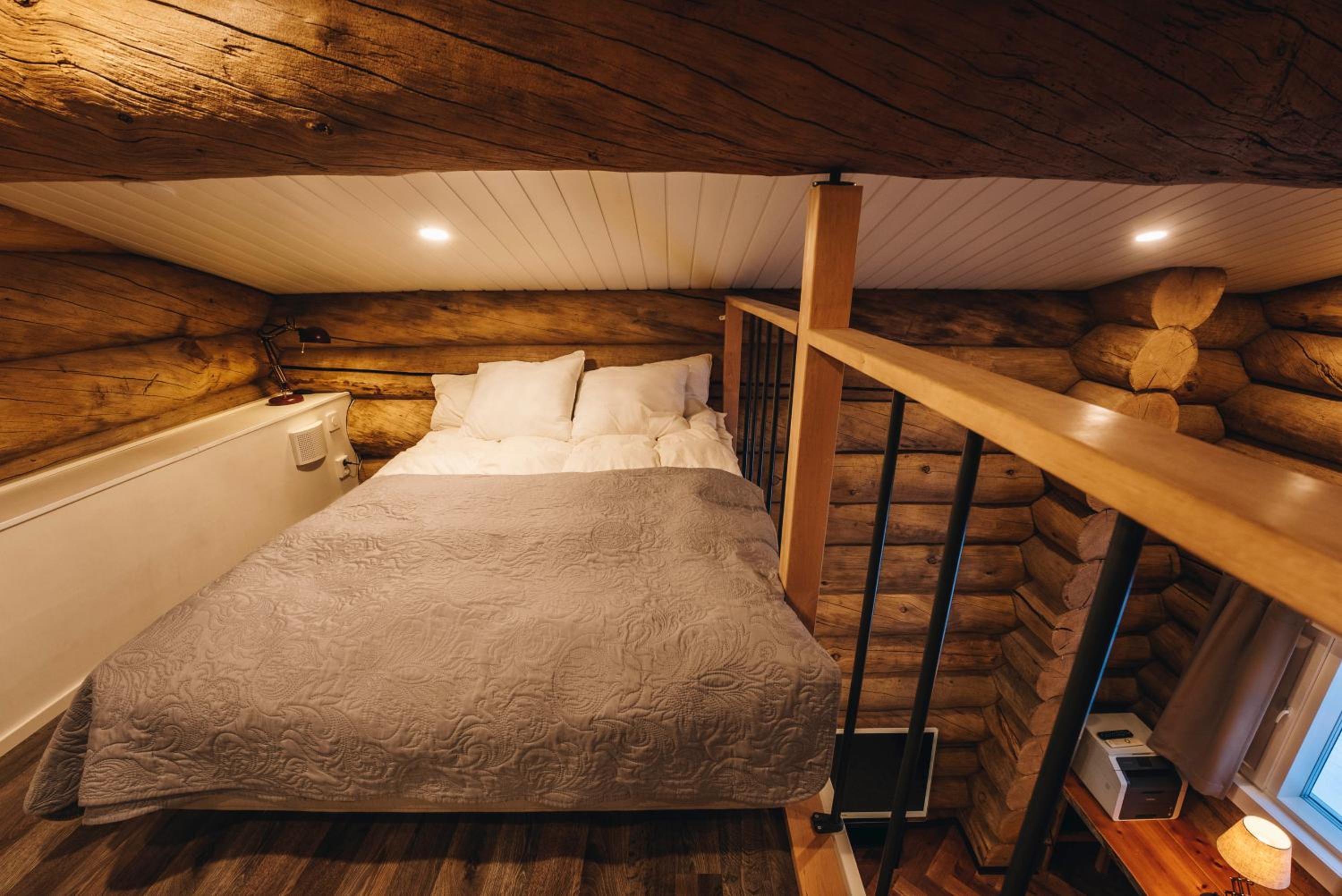 Luxury Log Villa by Invisible Forest Lodge