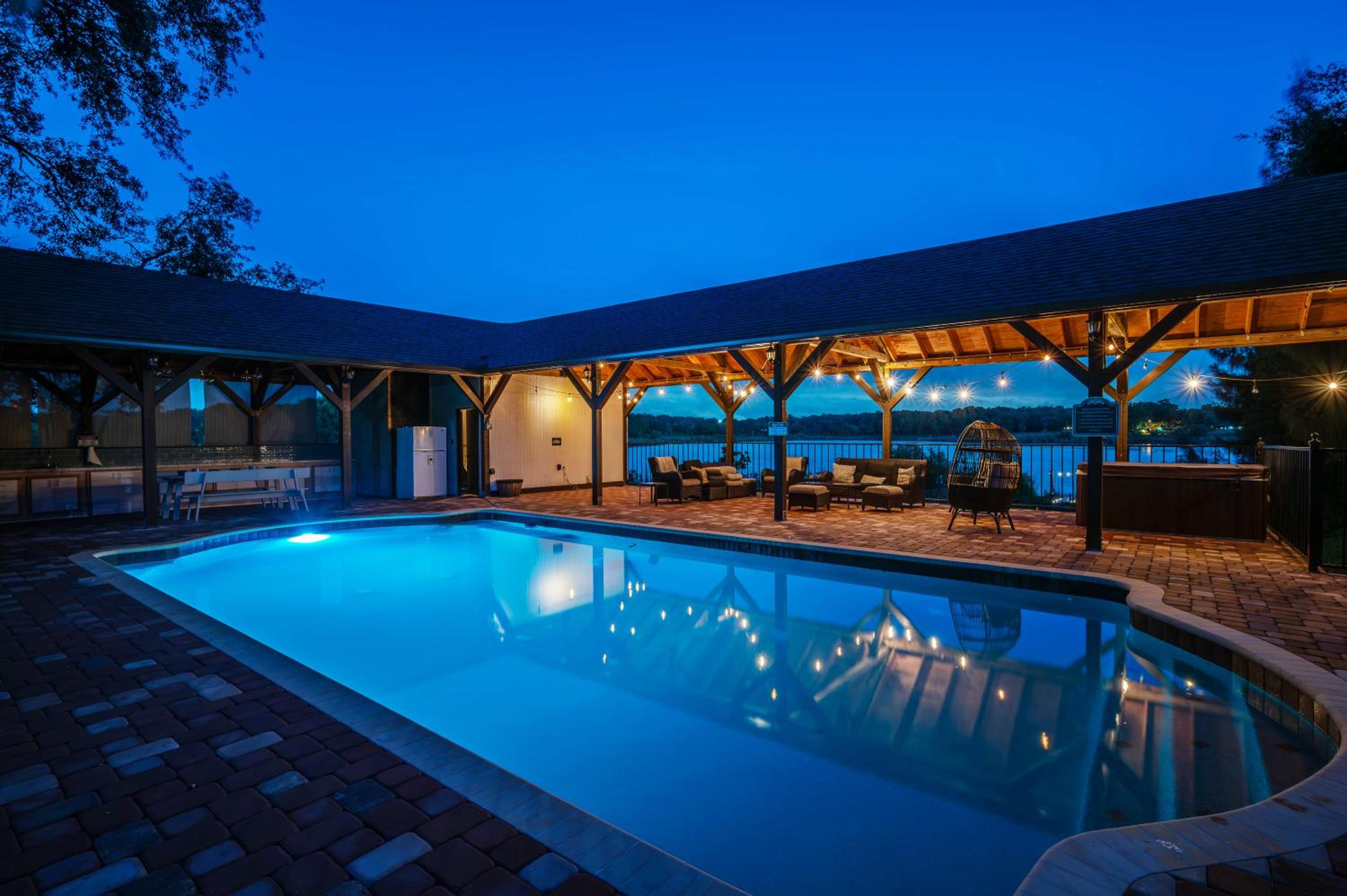 4,800 sf Estate Pool Lake Weddings and Events
