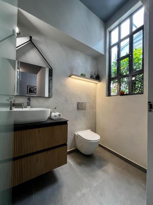 Artistic Athenian Retreat Near the Acropolis