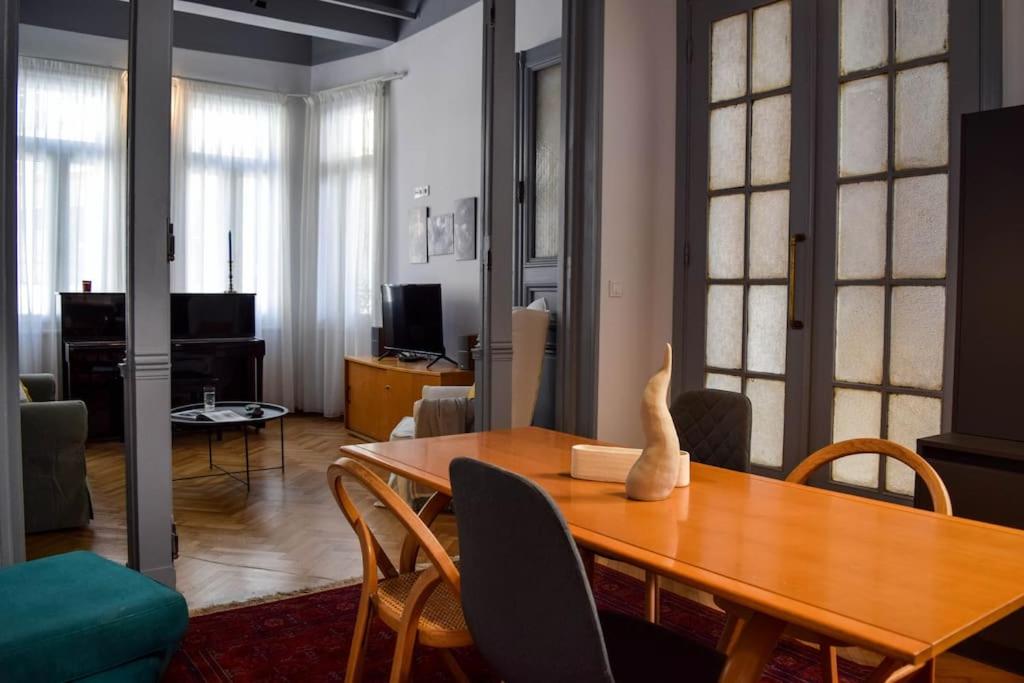 Artistic Athenian Retreat Near the Acropolis