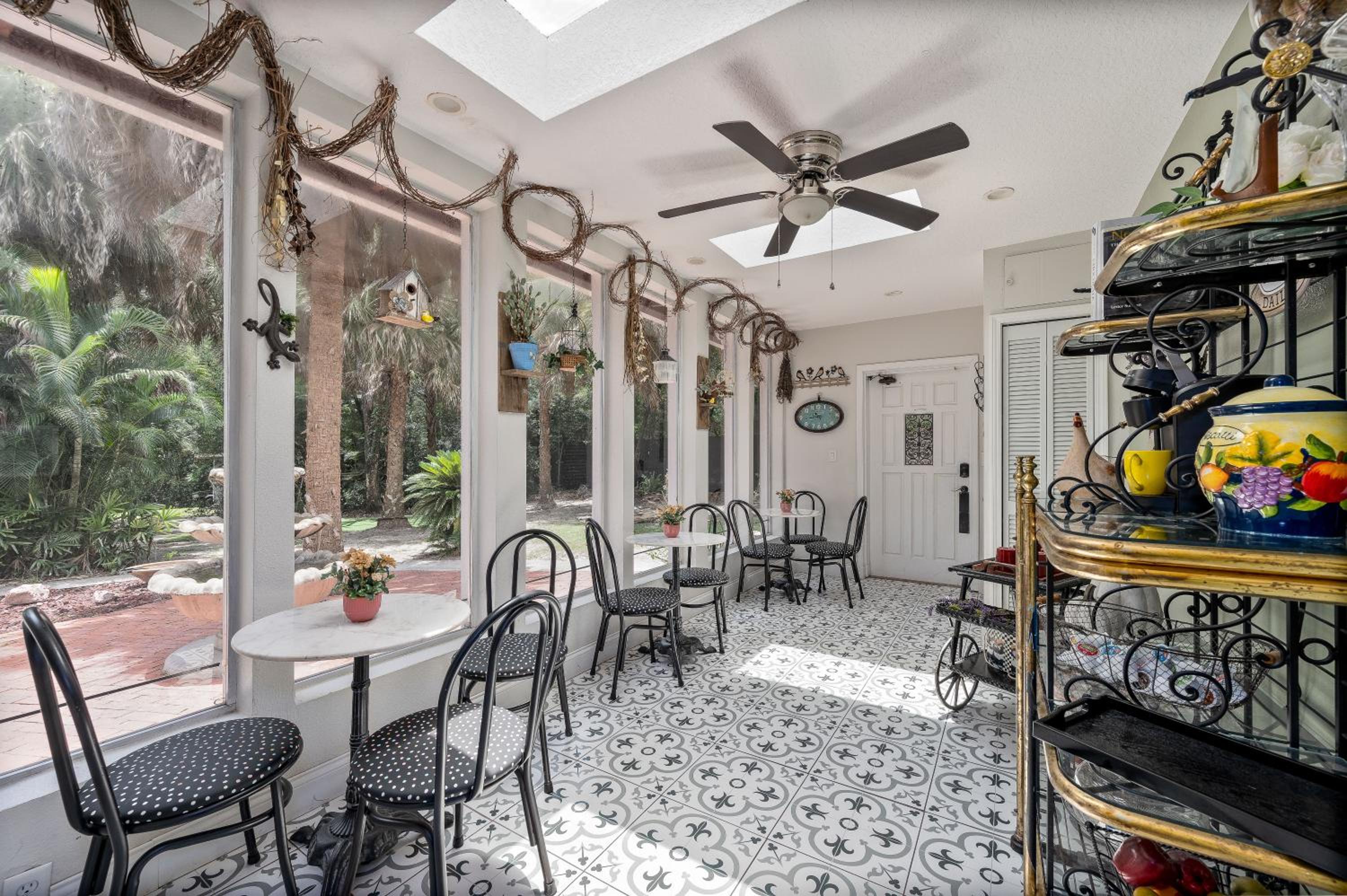 4,800 sf Estate Pool Lake Weddings and Events