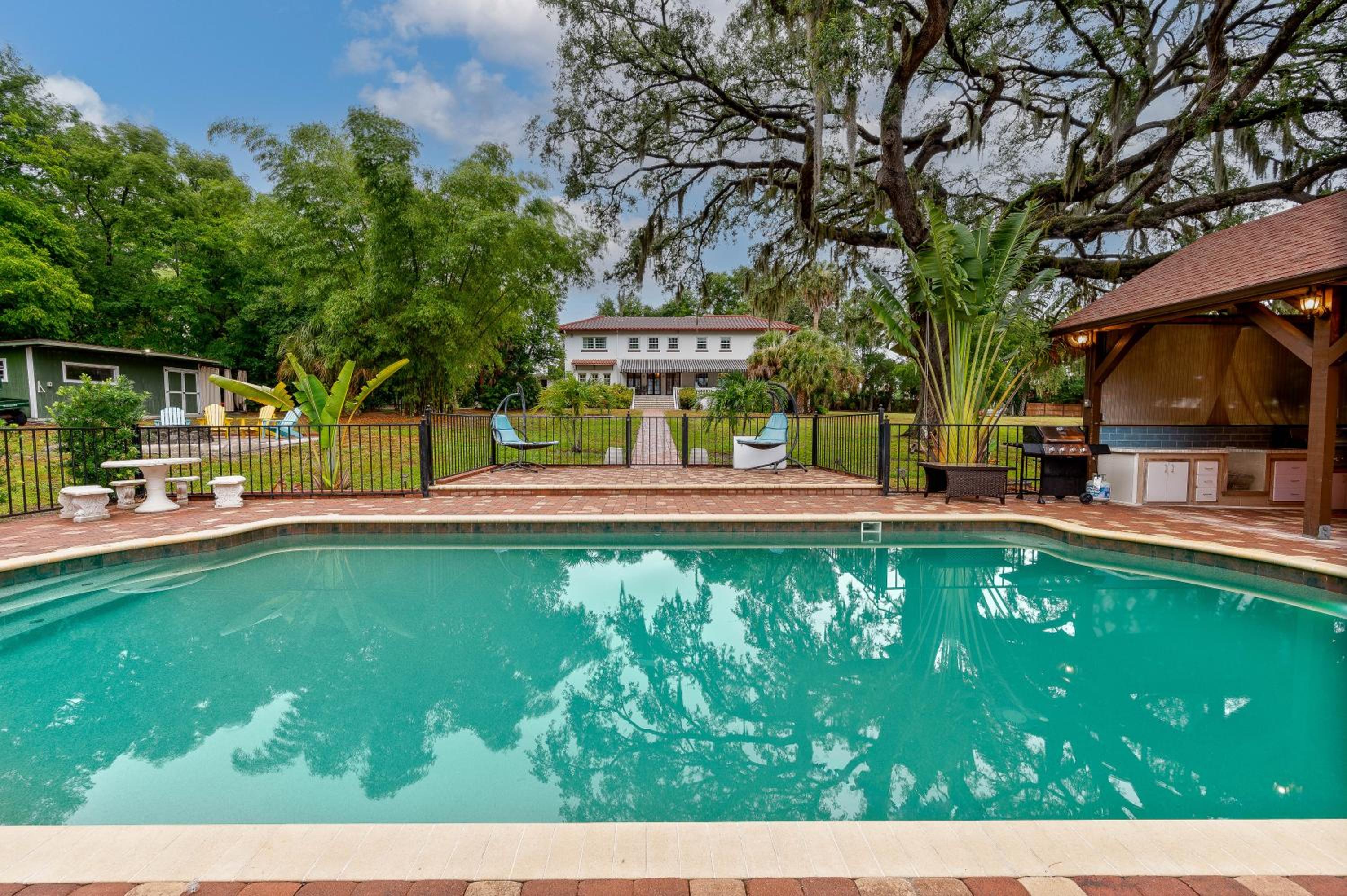 4,800 sf Estate Pool Lake Weddings and Events