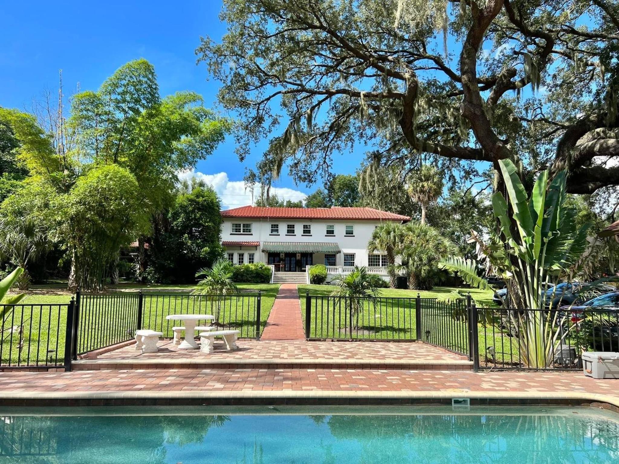 4,800 sf Estate Pool Lake Weddings and Events