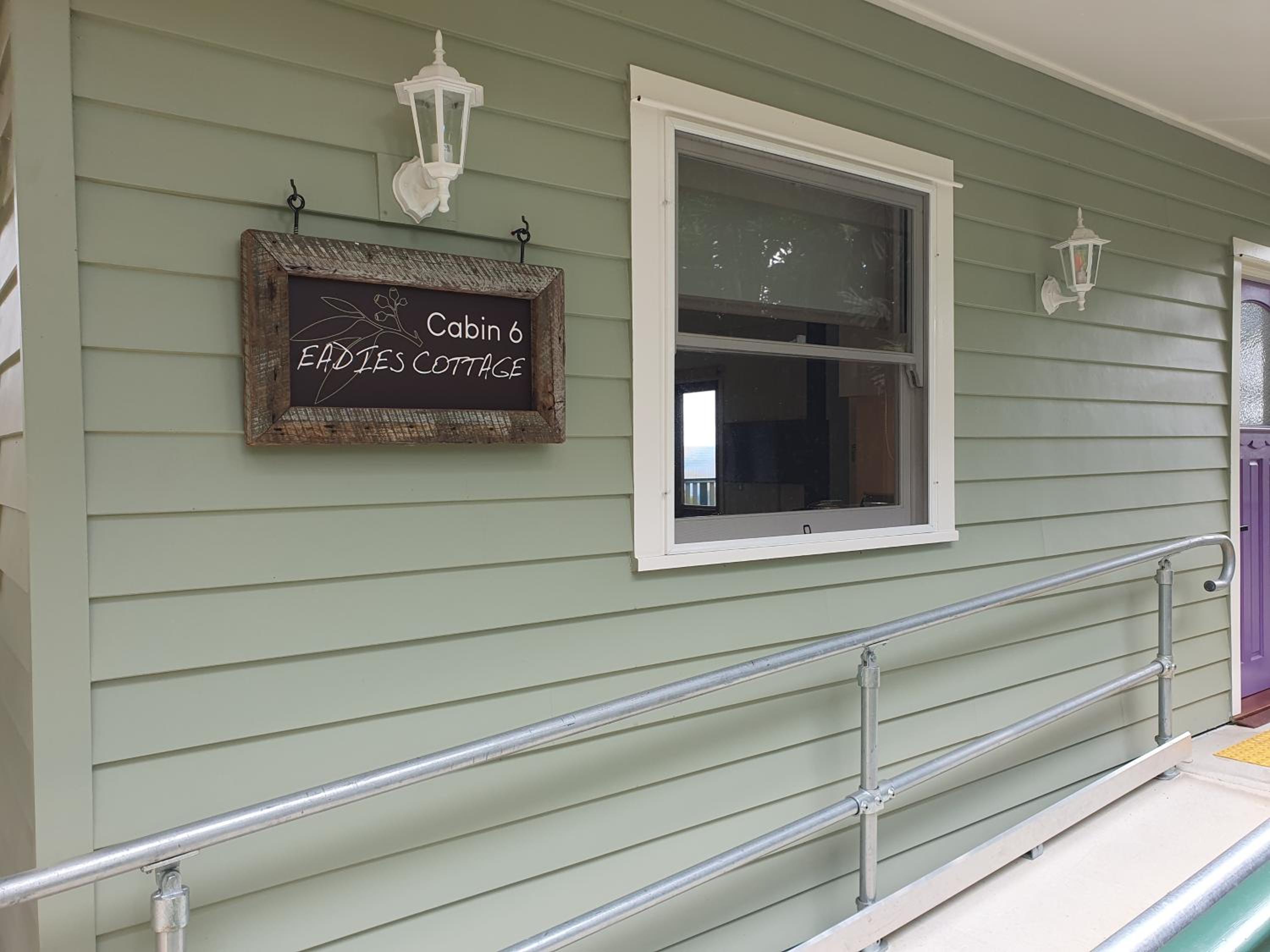 Couples Accessible Cabin, Zarina Country Cabins, 6