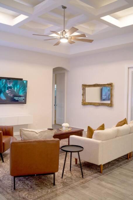 Luxurious Gated 3BR Oasis No chore Pet friendly view 4
