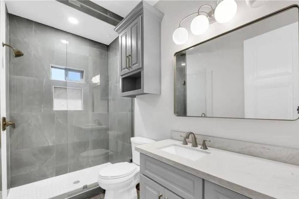 Luxurious Gated 3BR Oasis No chore Pet friendly view 5