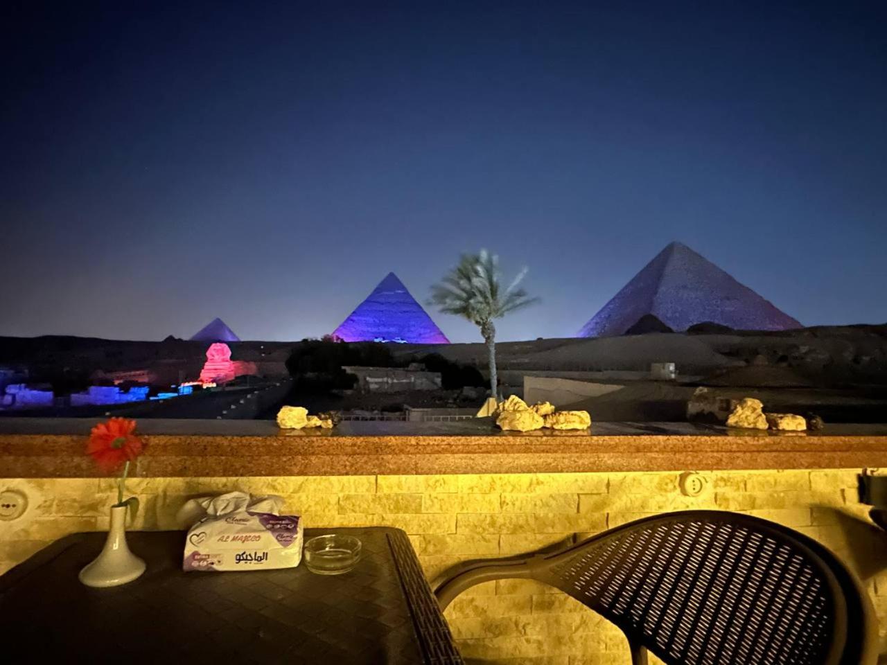 Seven Pyramids View Inn - Rooftop Breakfast