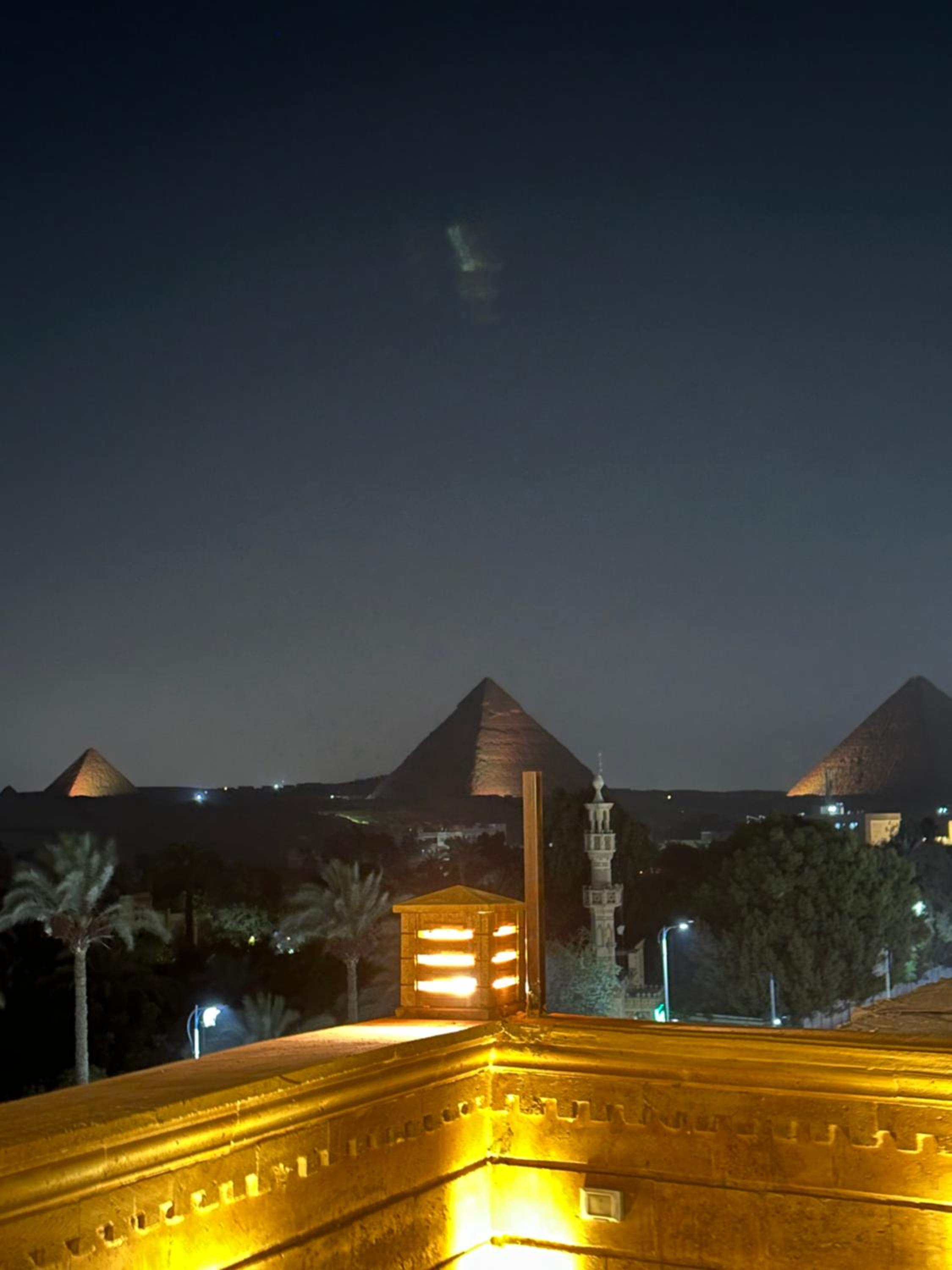 Taj Pyramids inn - Pyramids View Rooftop