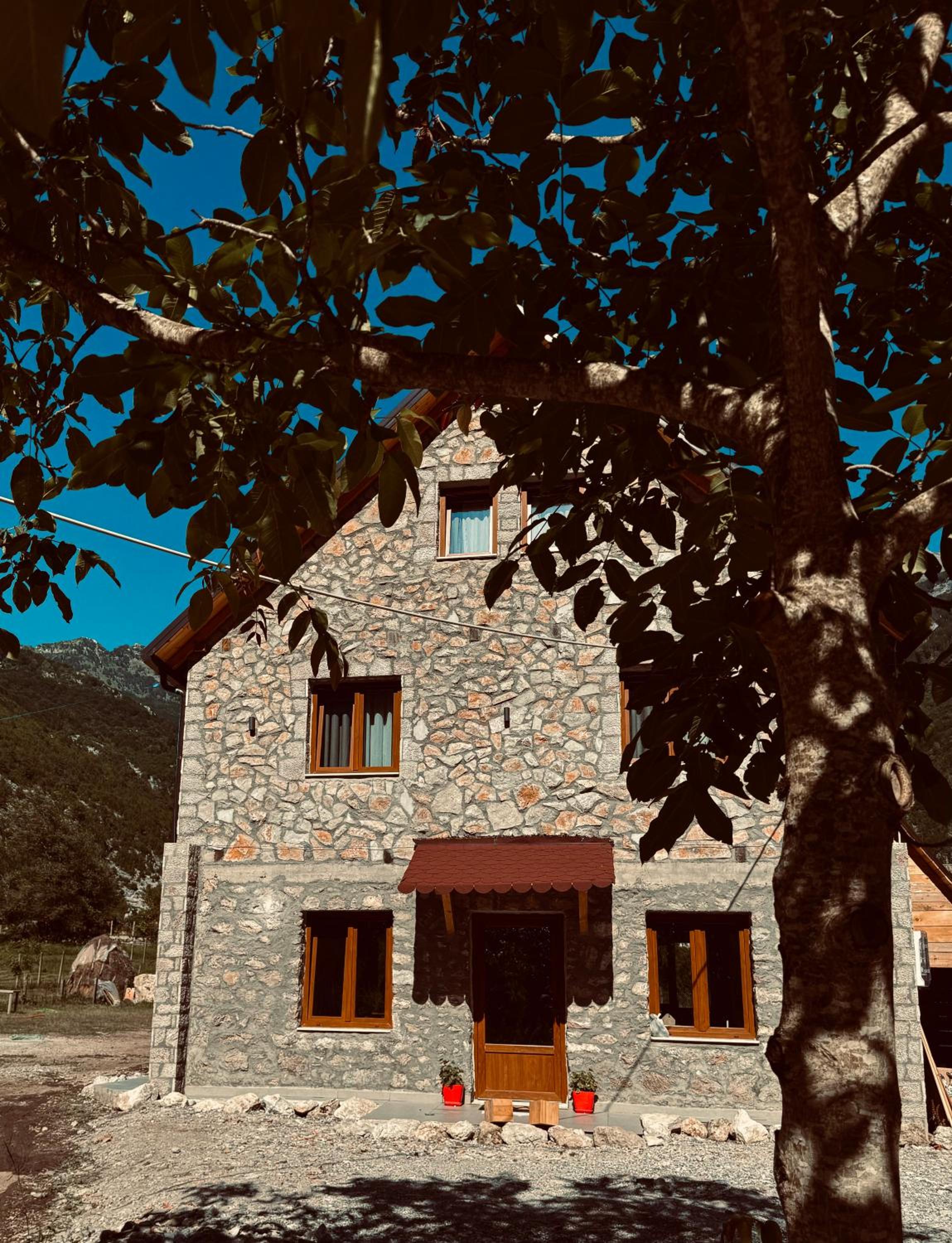 Vila Shkalla