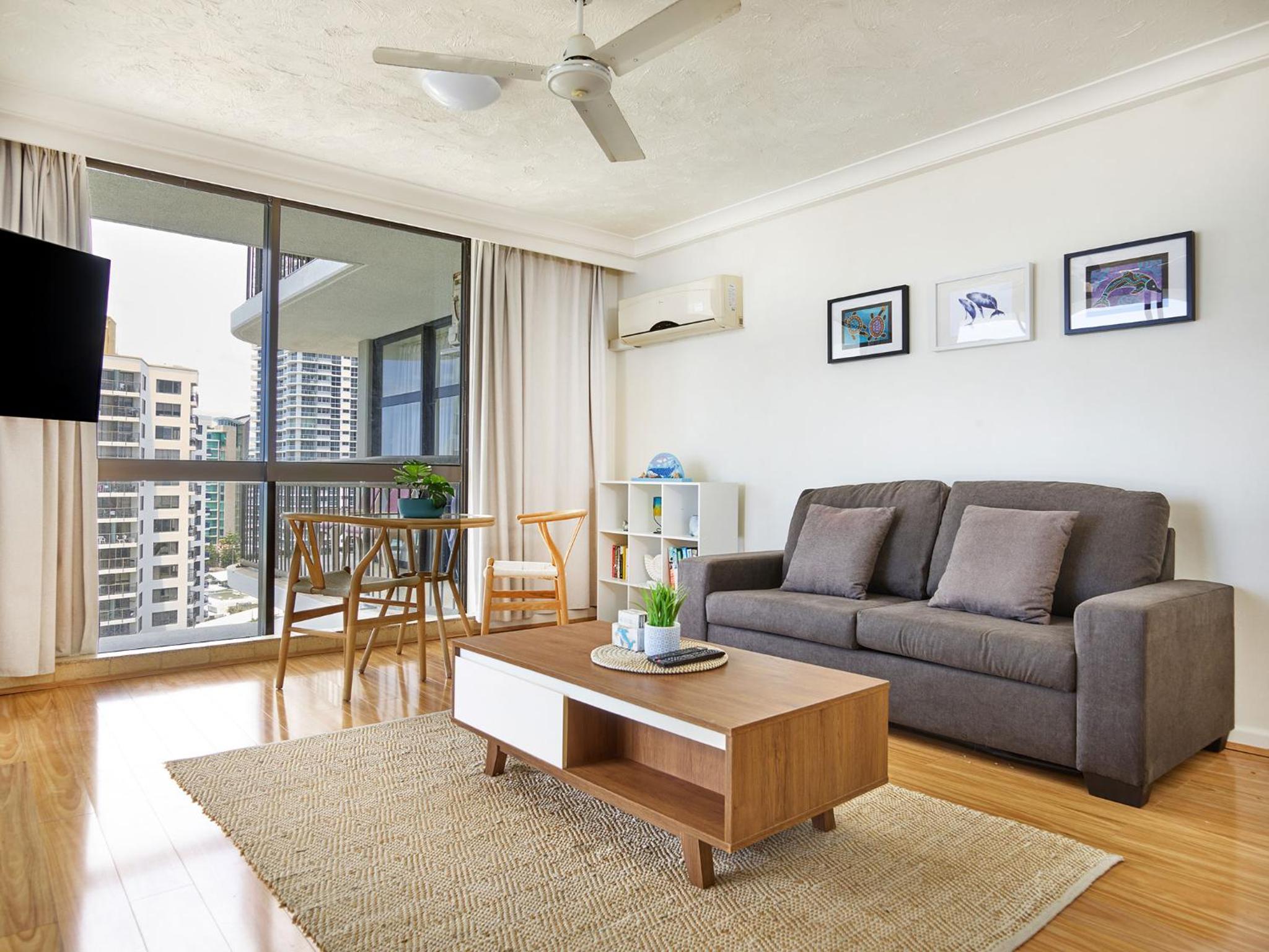 Surfers Paradise Beachcomber