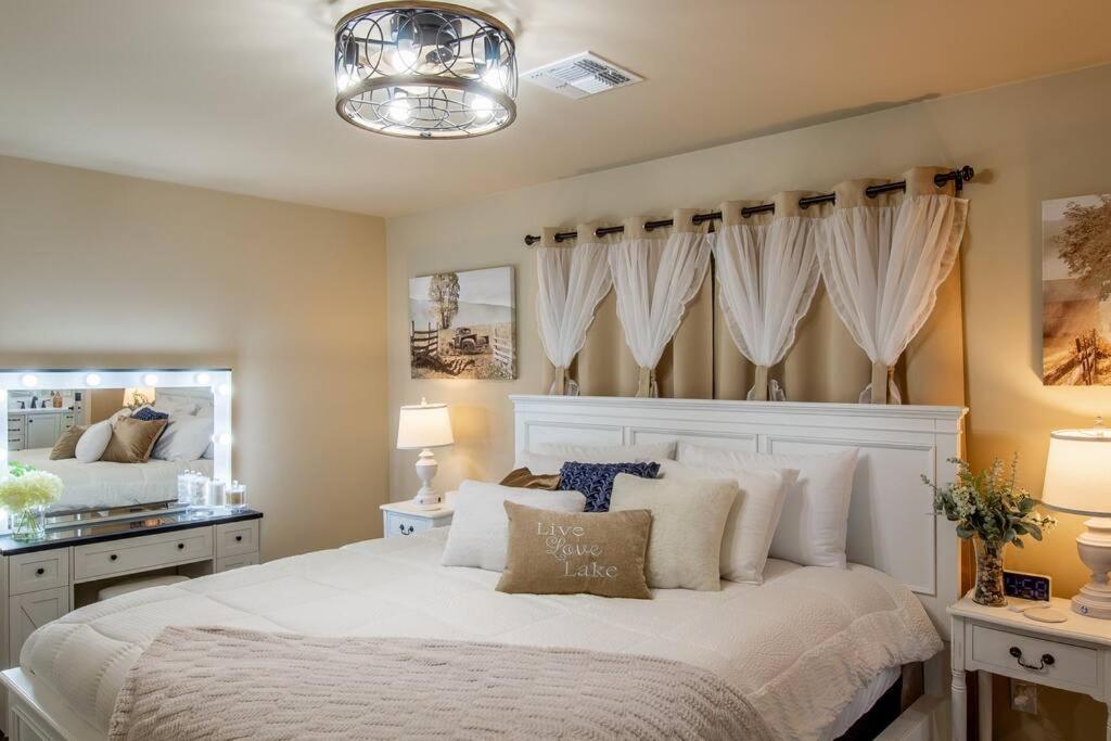 Serene Getaway - 2 Min to the Lake, London Bridge view 5