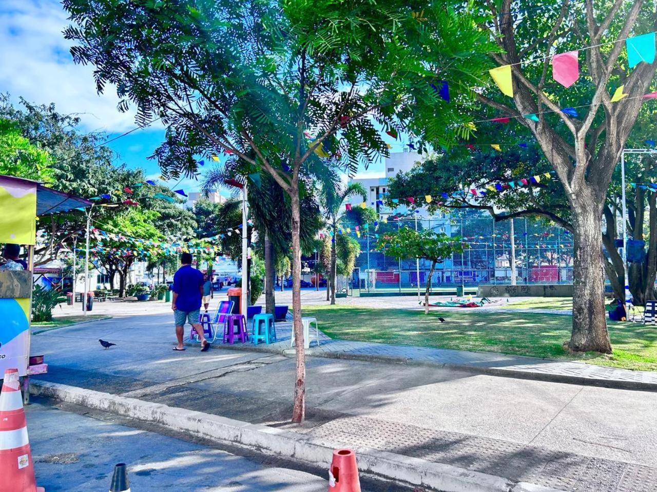 2 quartos, suíte, Jardim Camburi, perto de tudo