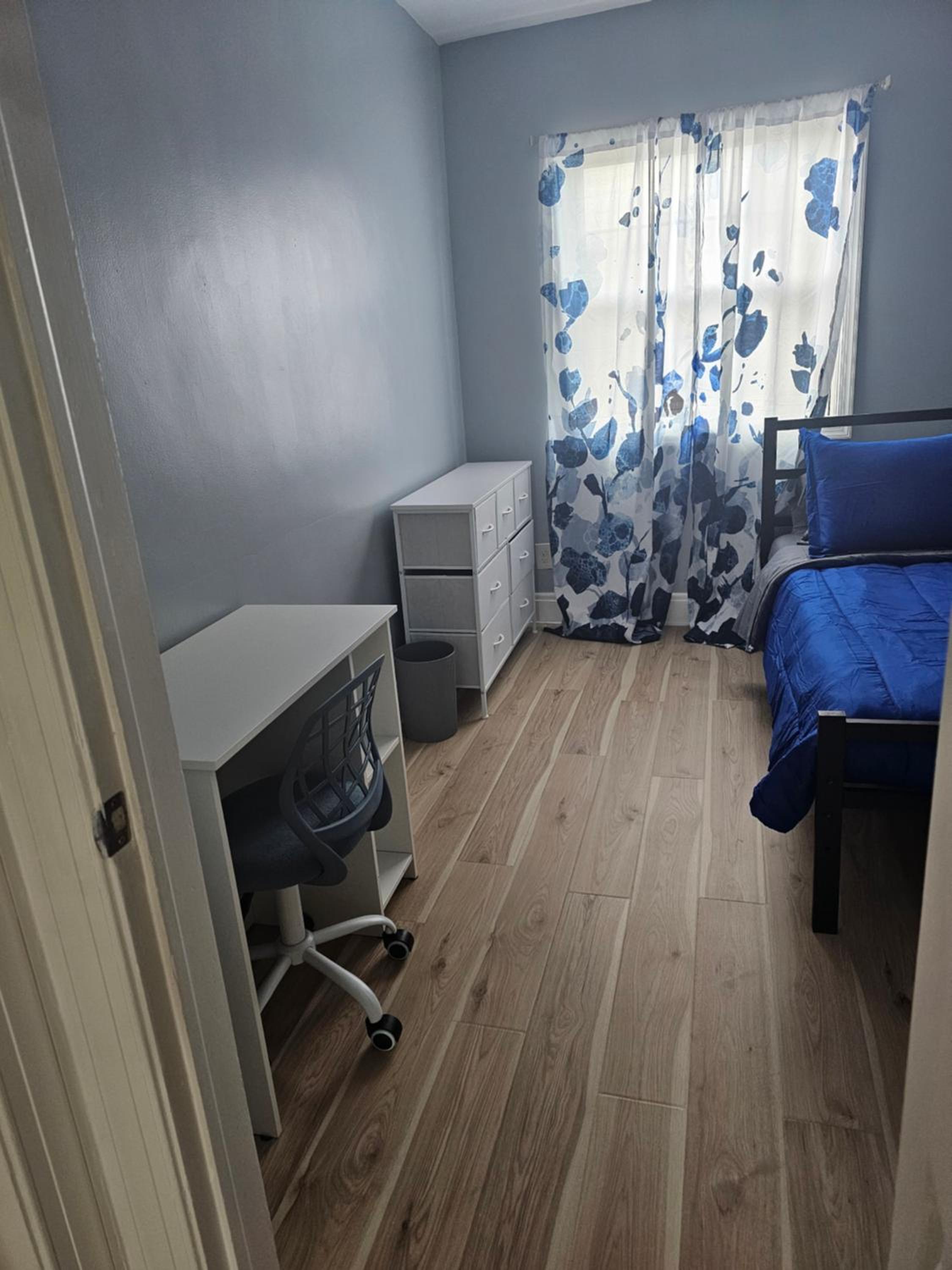 Small cozy room, shared bathroom