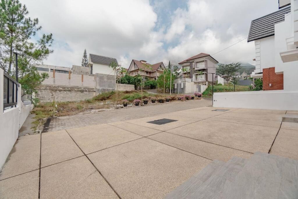 Asri Panderman Villa J-1 view 5