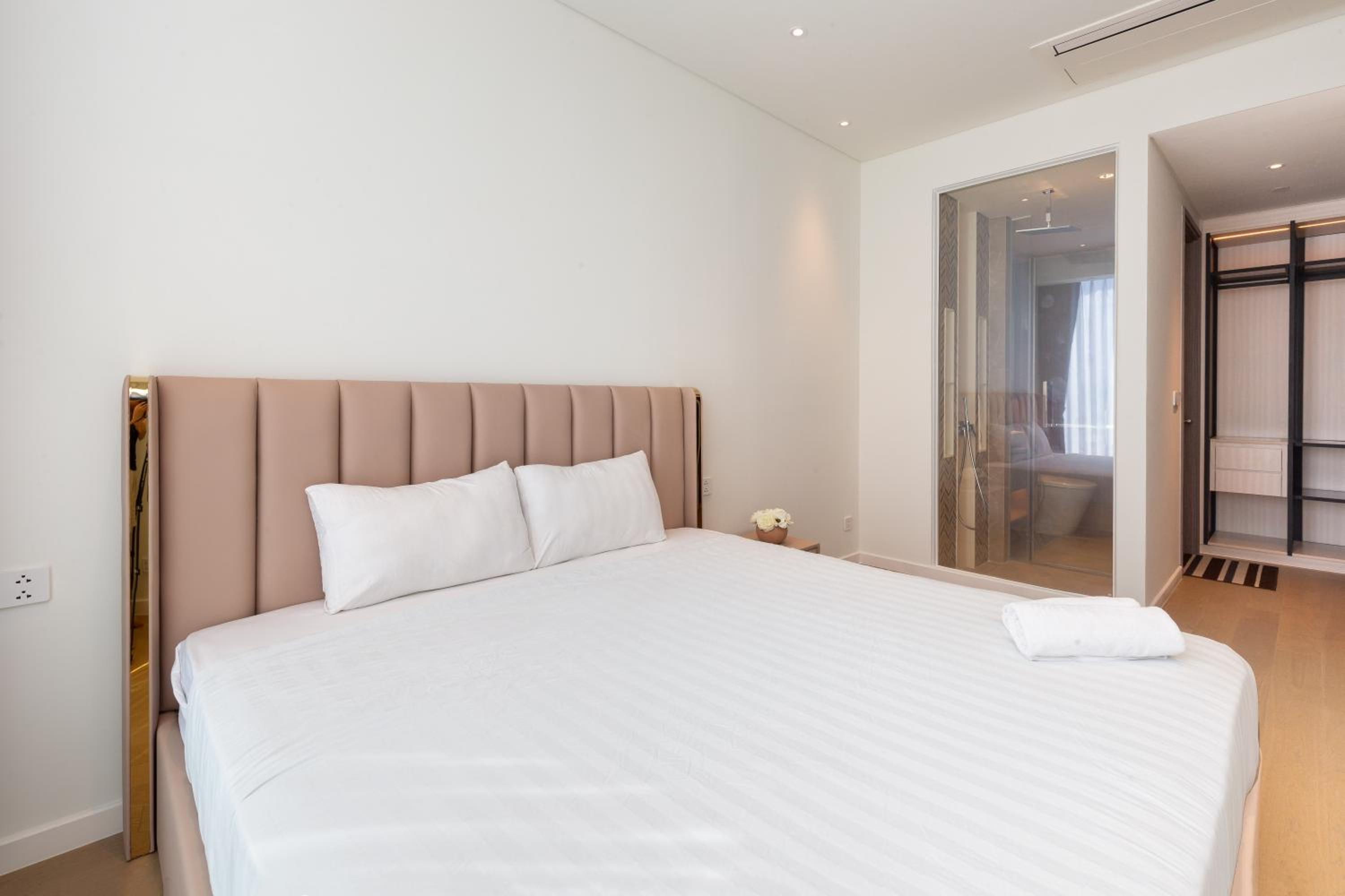 The Opera Apartment Cental Saigon Free Pool-Gym-Sauna Room- Golf Mini