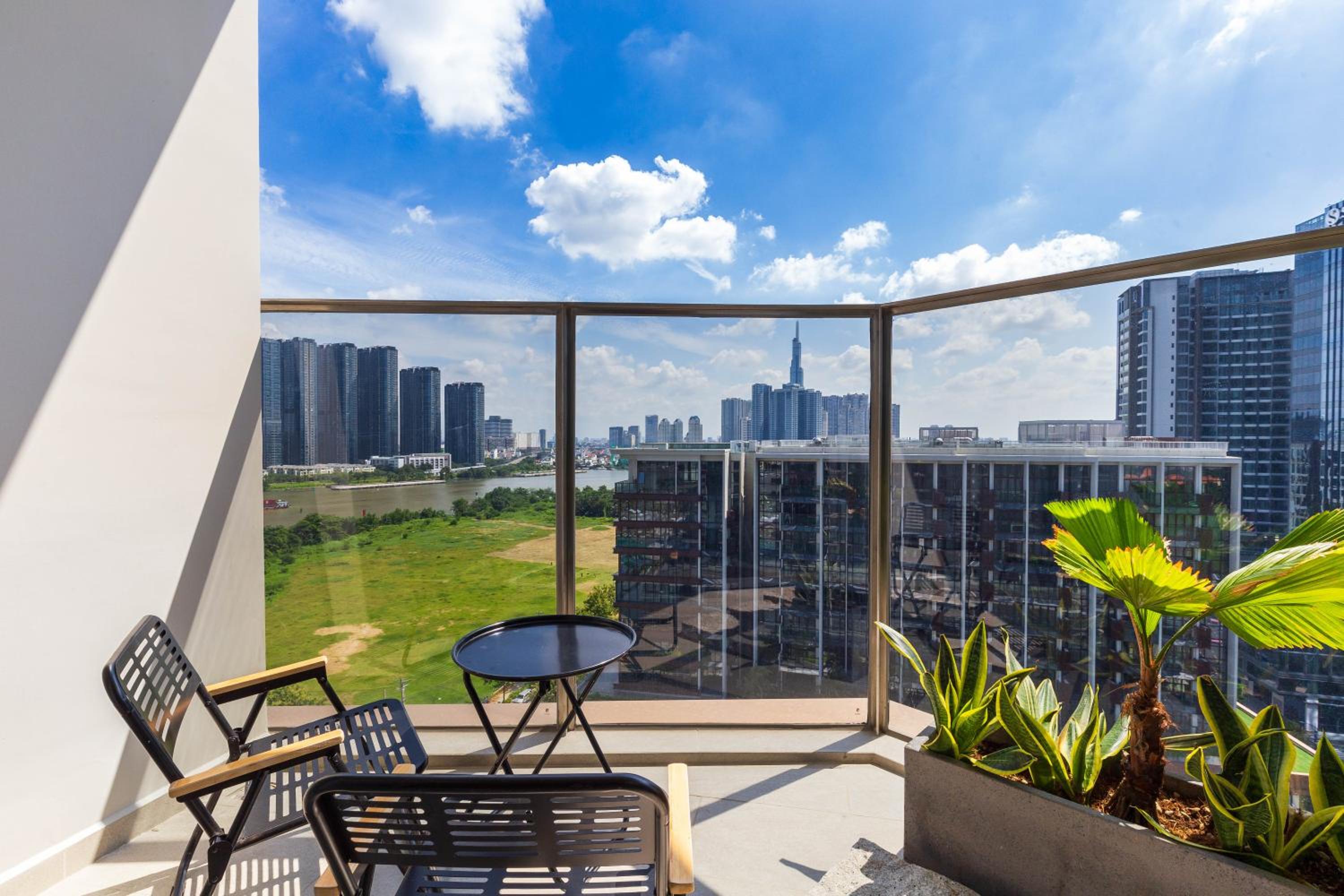 The Opera Apartment Cental Saigon Free Pool-Gym-Sauna Room- Golf Mini