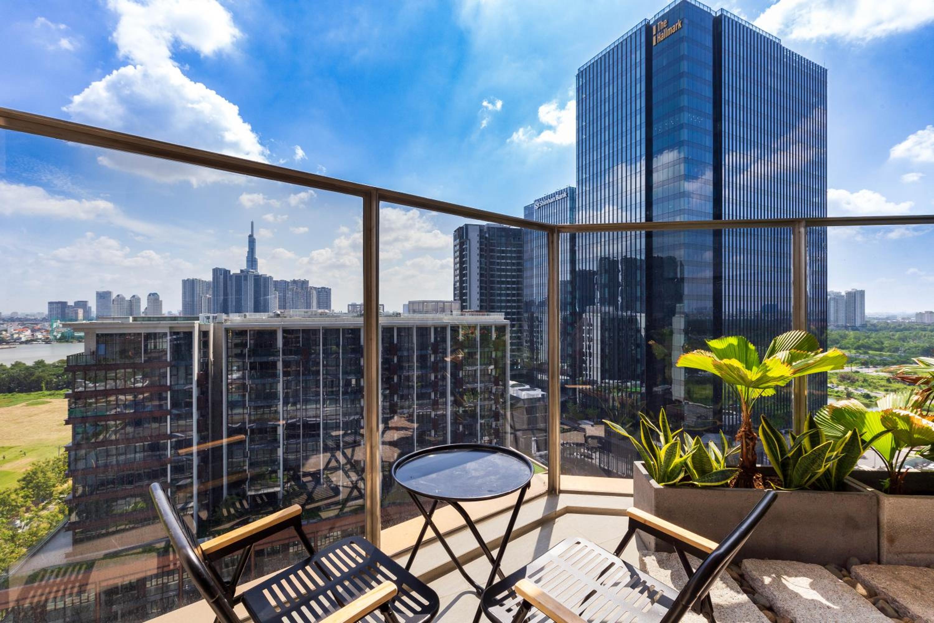 The Opera Apartment Cental Saigon Free Pool-Gym-Sauna Room- Golf Mini