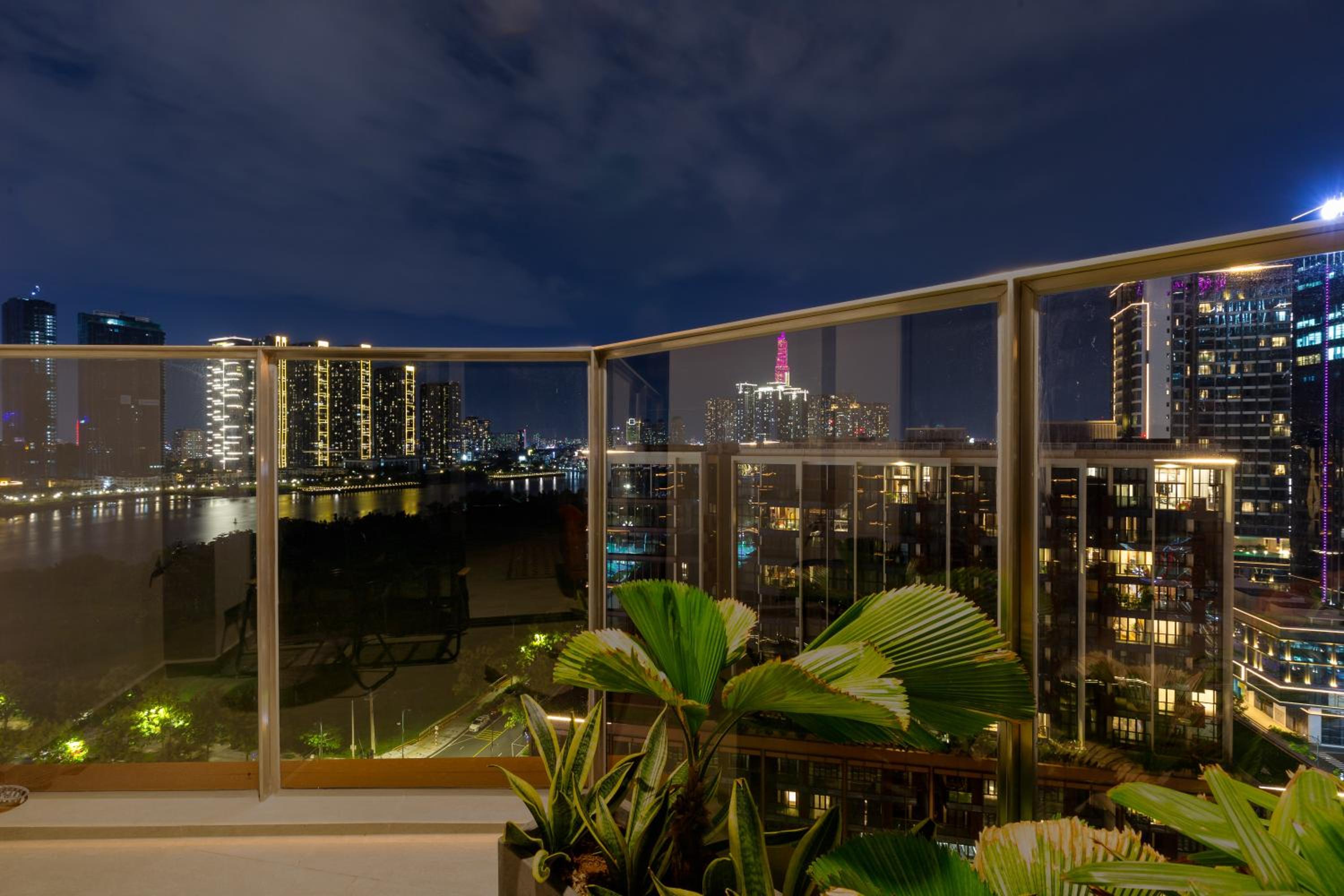 The Opera Apartment Cental Saigon Free Pool-Gym-Sauna Room- Golf Mini