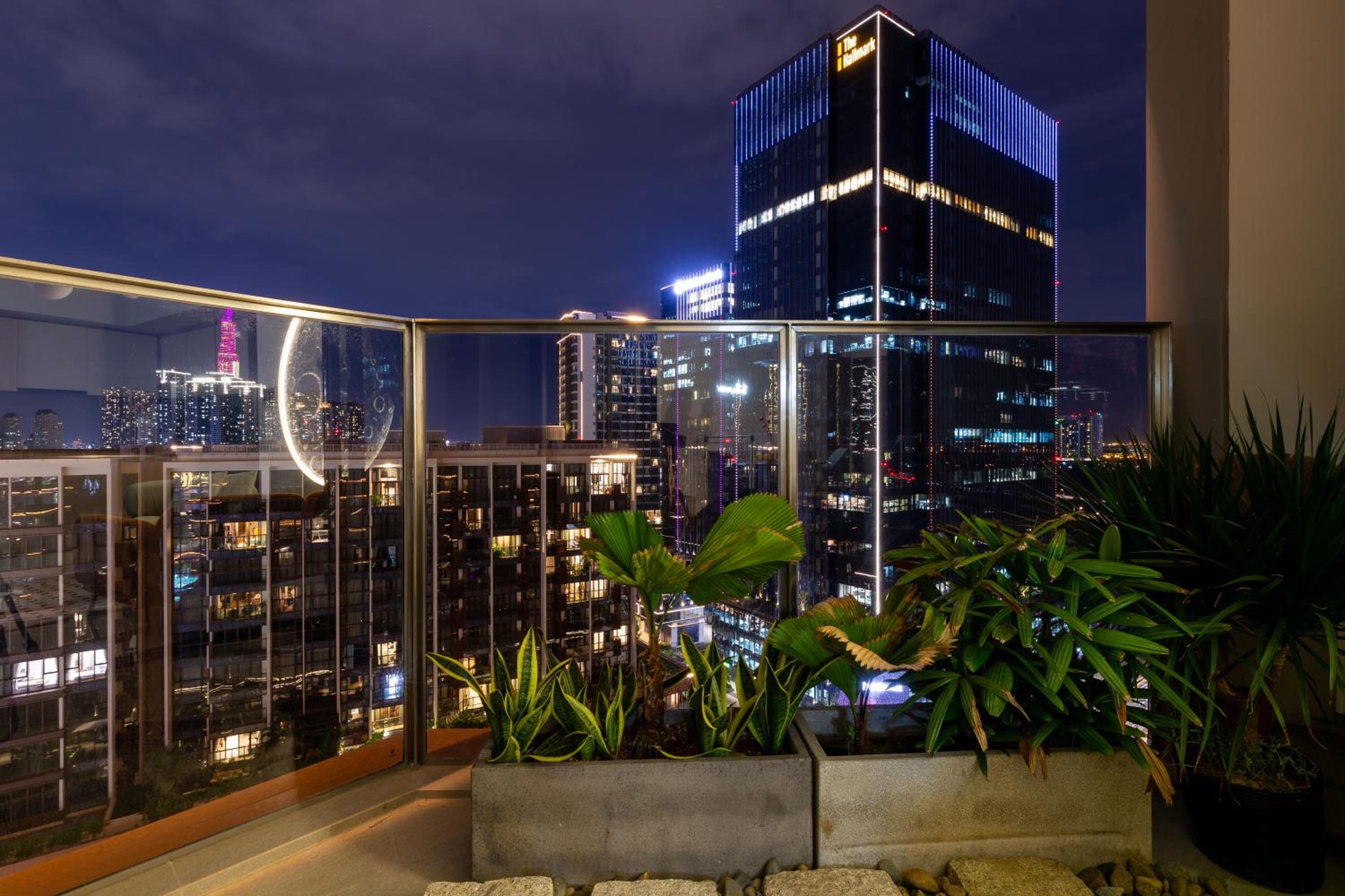 The Opera Apartment Cental Saigon Free Pool-Gym-Sauna Room- Golf Mini