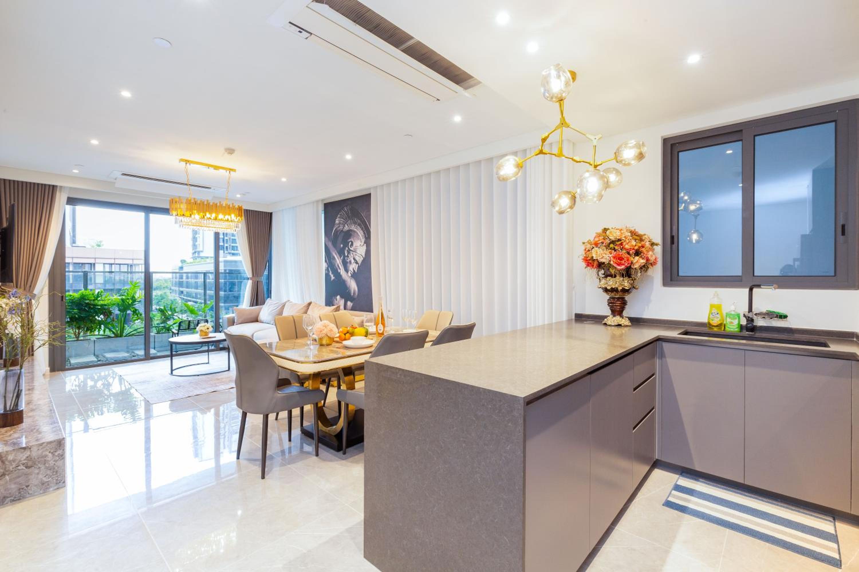 The Opera Apartment Cental Saigon Free Pool-Gym-Sauna Room- Golf Mini