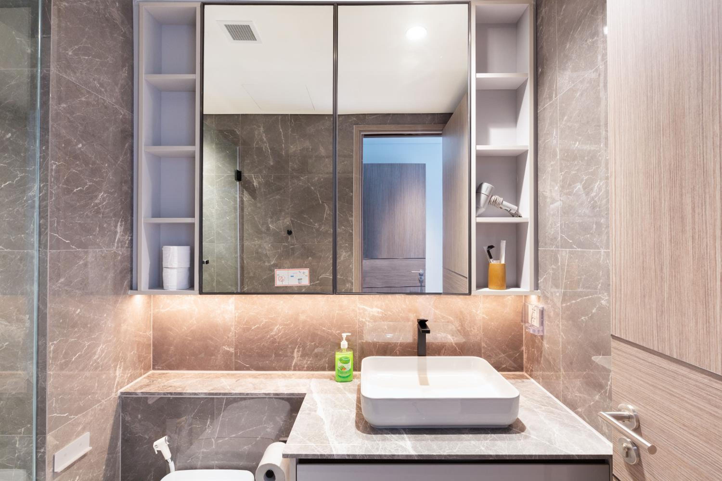 The Opera Apartment Cental Saigon Free Pool-Gym-Sauna Room- Golf Mini