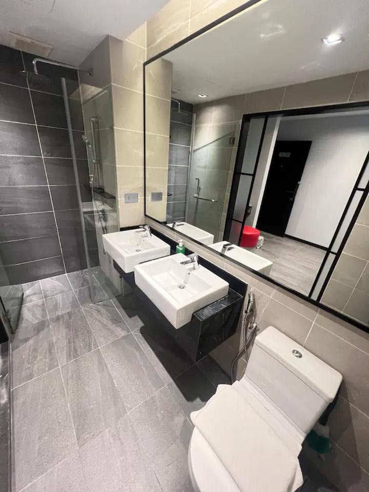 M101 Dang Wangi remote work-friendly suite