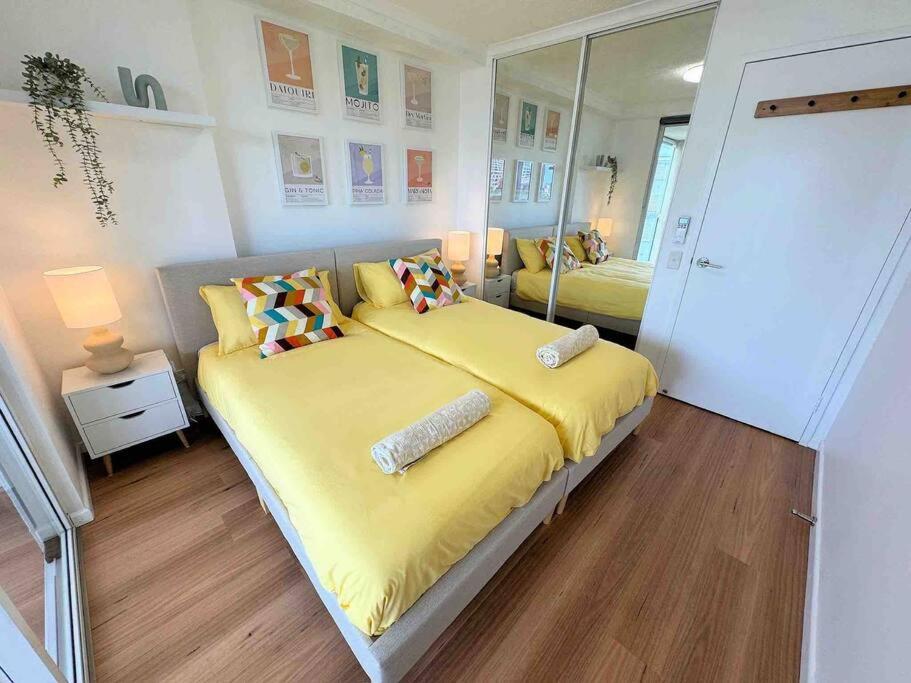 Spacious Apt with pool & parking