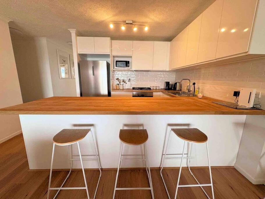 Spacious Apt with pool & parking