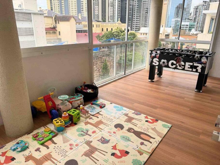 Spacious Apt with pool & parking