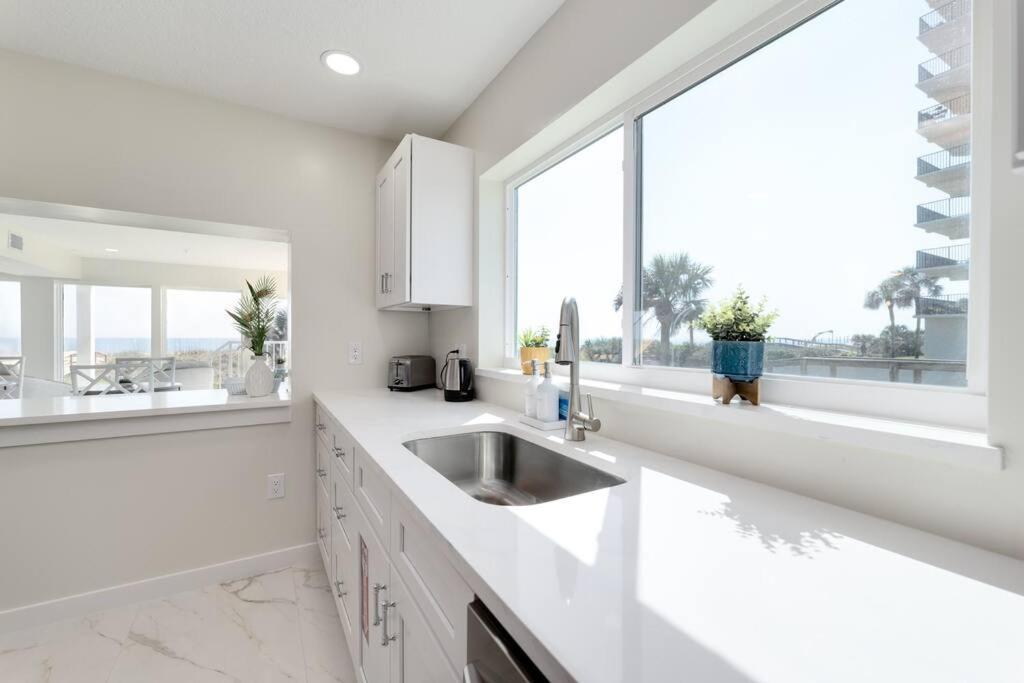 Be A Nomad - 7 Bedroom Beachfront House Jacksonville Beach Sleeps 14 view 4