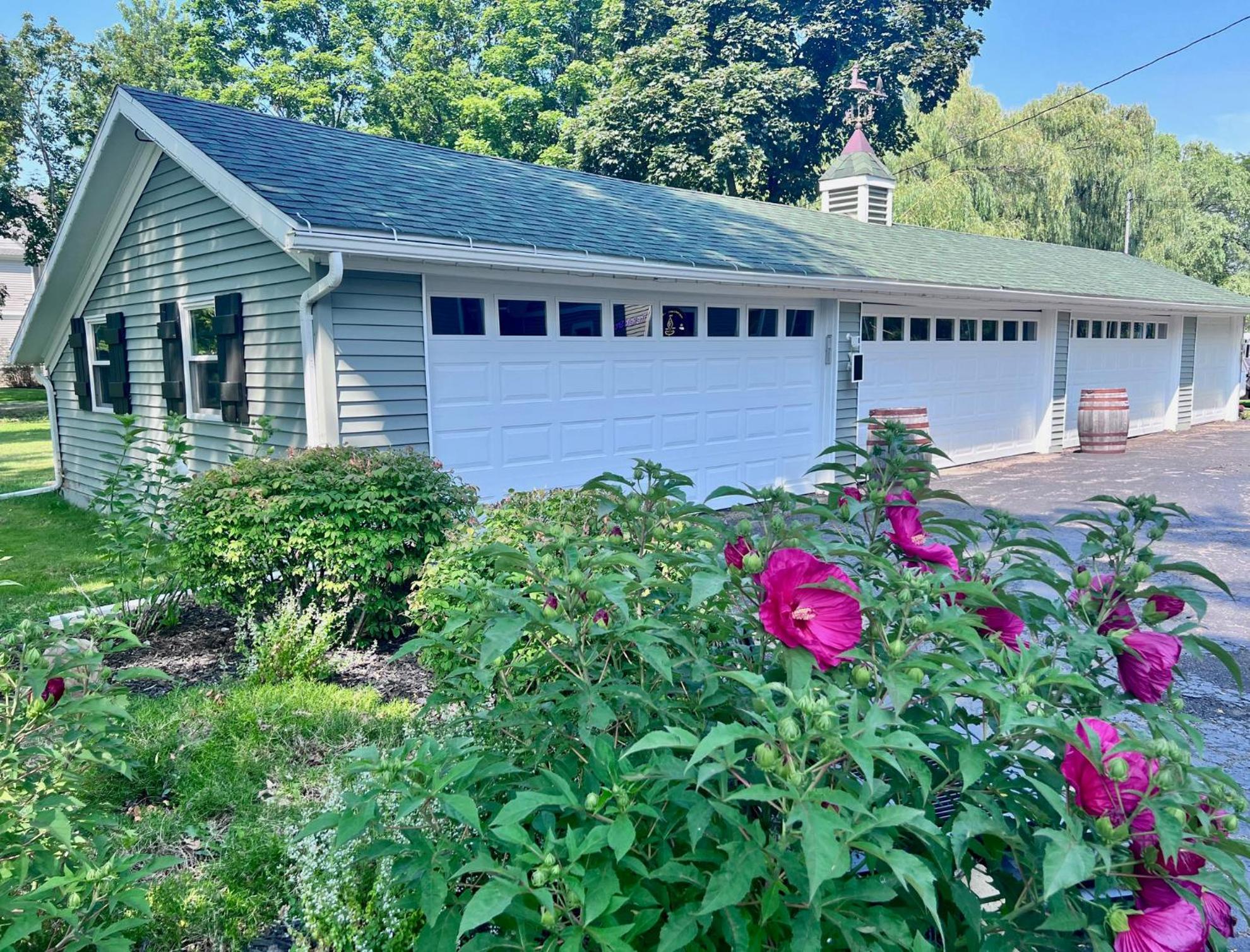Niagara River Estate