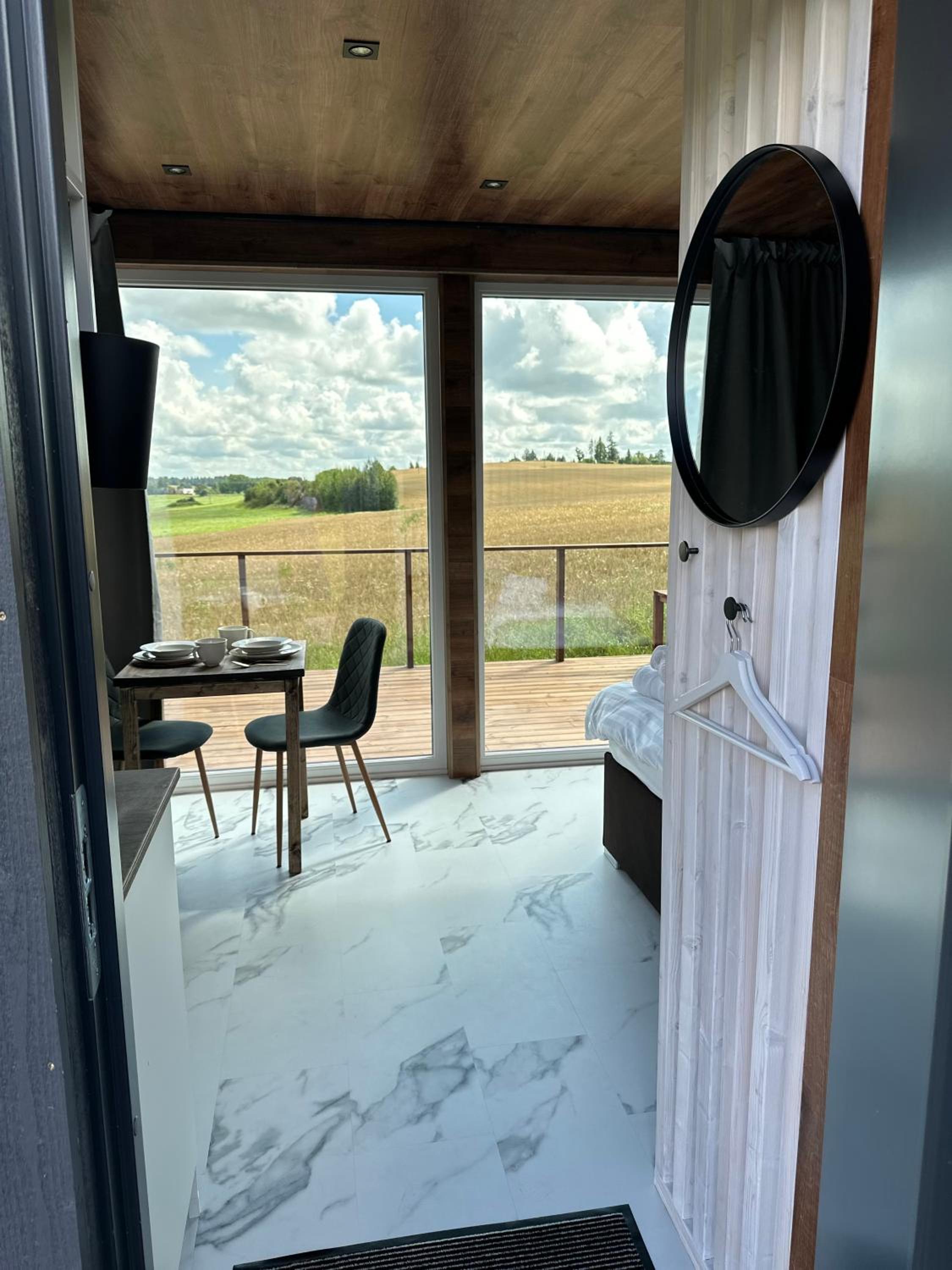 Raadivere Põllupeegel with Sauna