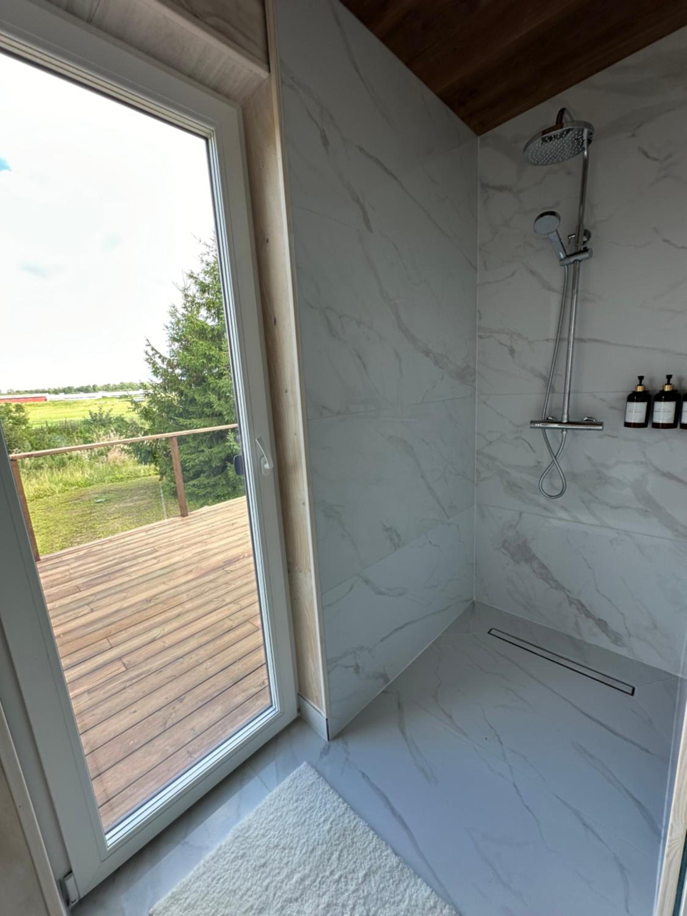 Raadivere Põllupeegel with Sauna