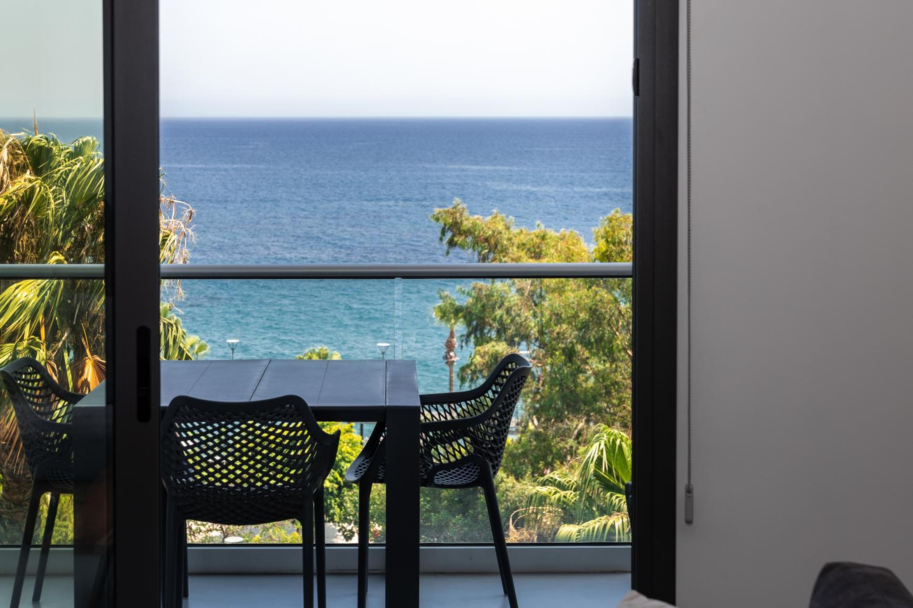 Molos Luxury Apartment